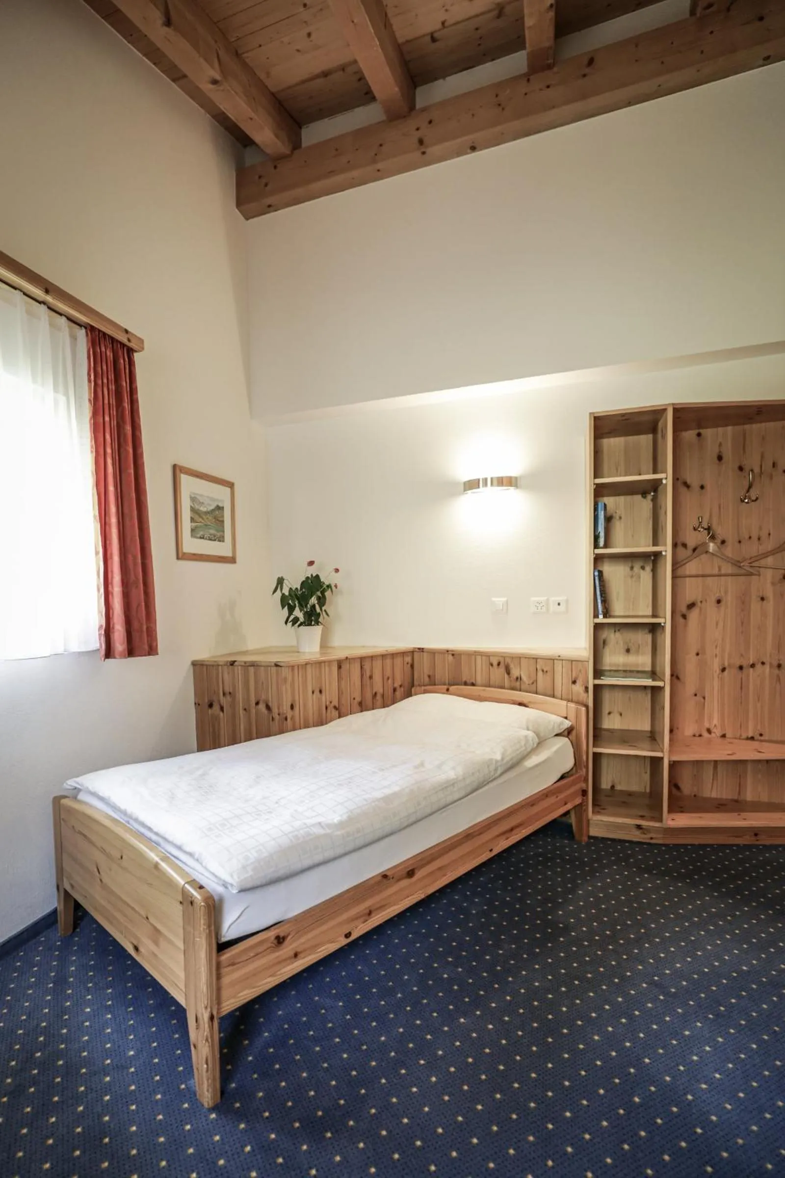 Photo of the whole room, Bed in Hotel Sonnenhalde, Arosa