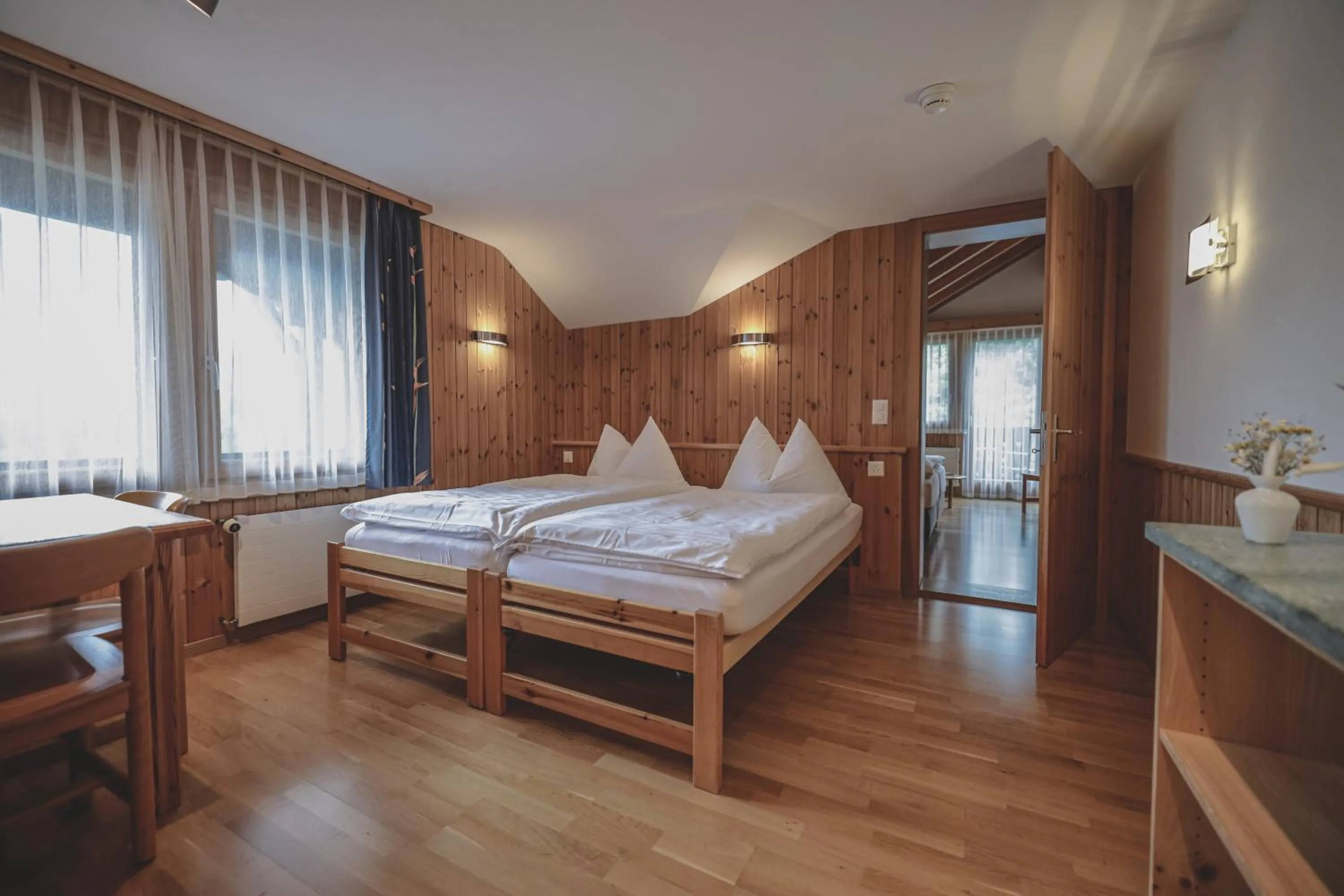 Photo of the whole room, Bed in Hotel Sonnenhalde, Arosa