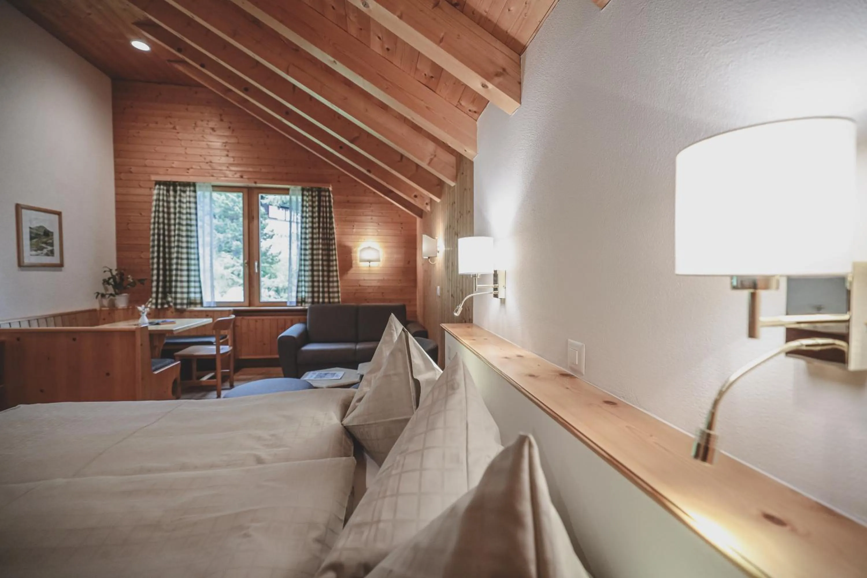 Photo of the whole room, Bed in Hotel Sonnenhalde, Arosa