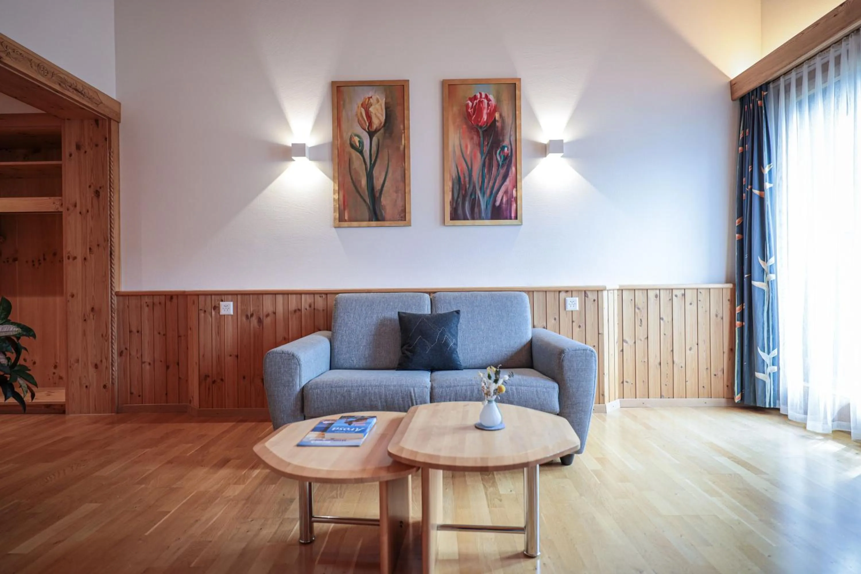 Photo of the whole room in Hotel Sonnenhalde, Arosa