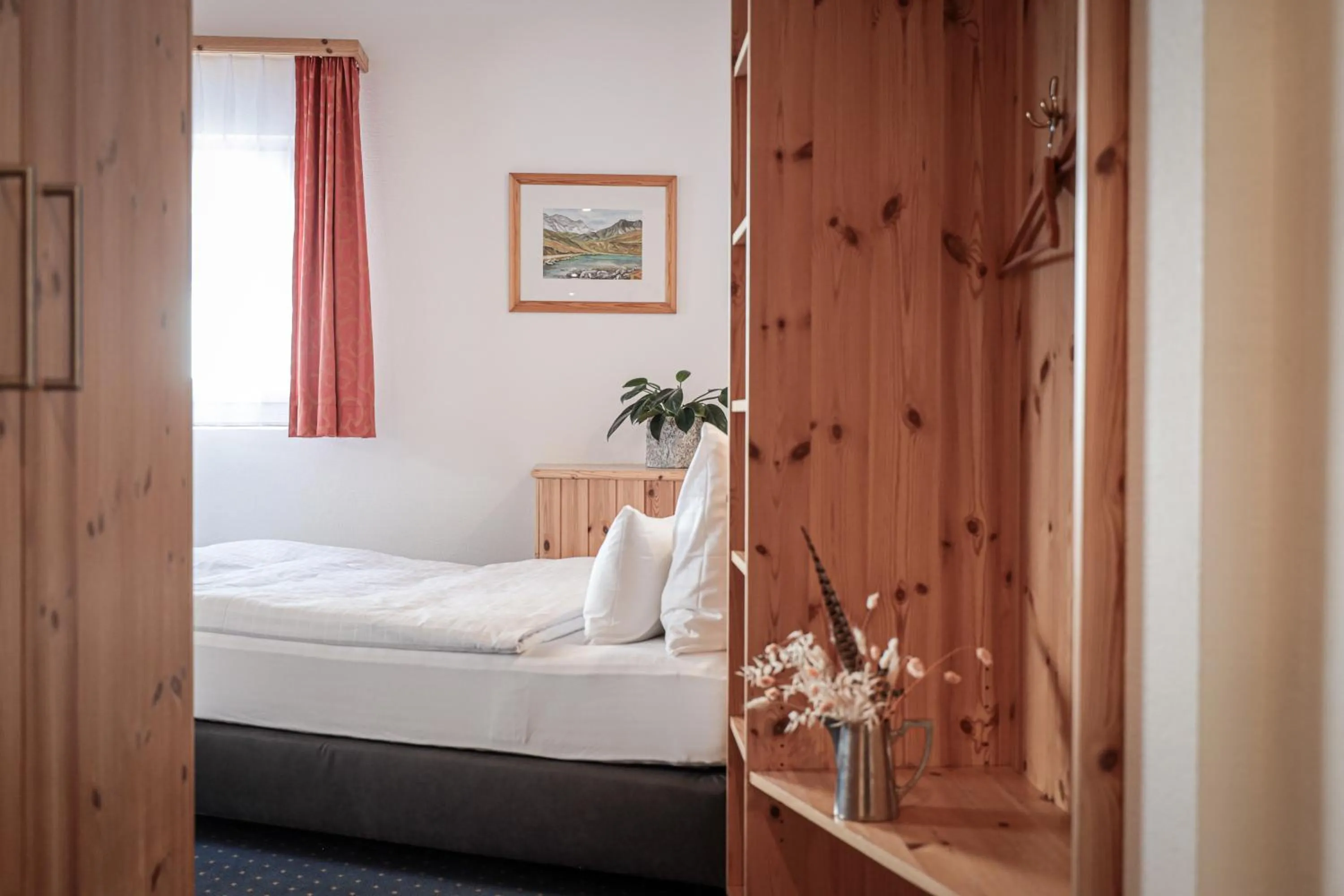Photo of the whole room, Bed in Hotel Sonnenhalde, Arosa