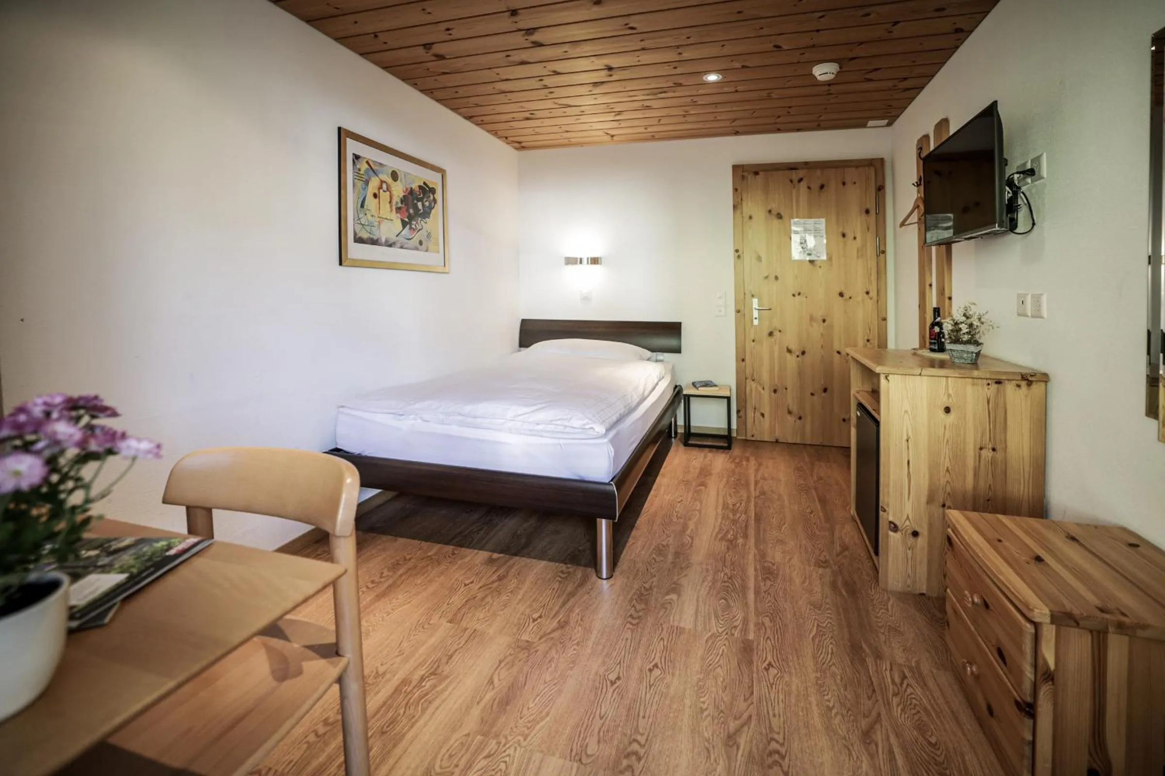 Photo of the whole room, Bed in Hotel Sonnenhalde, Arosa