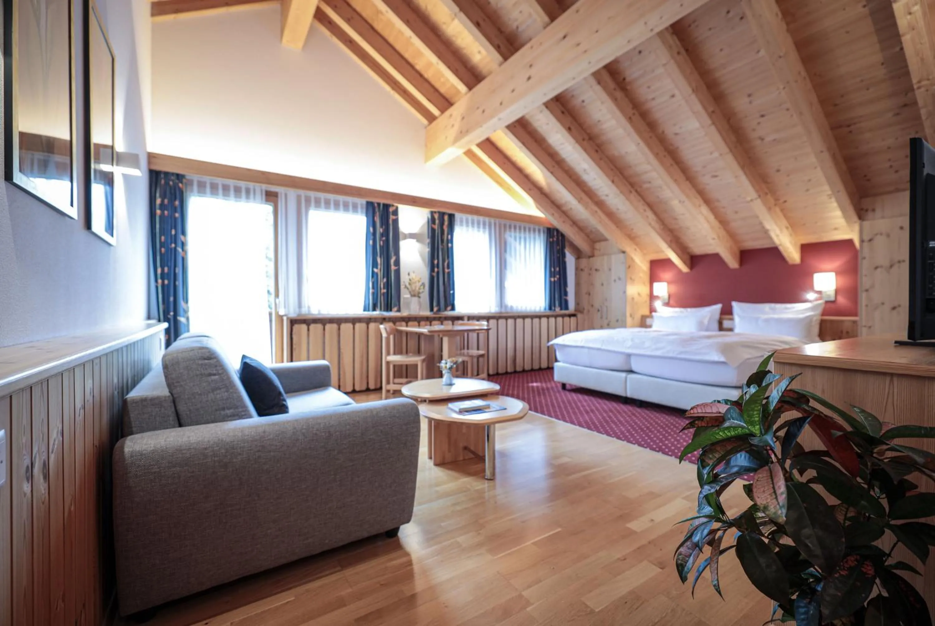 Photo of the whole room, Bed in Hotel Sonnenhalde, Arosa