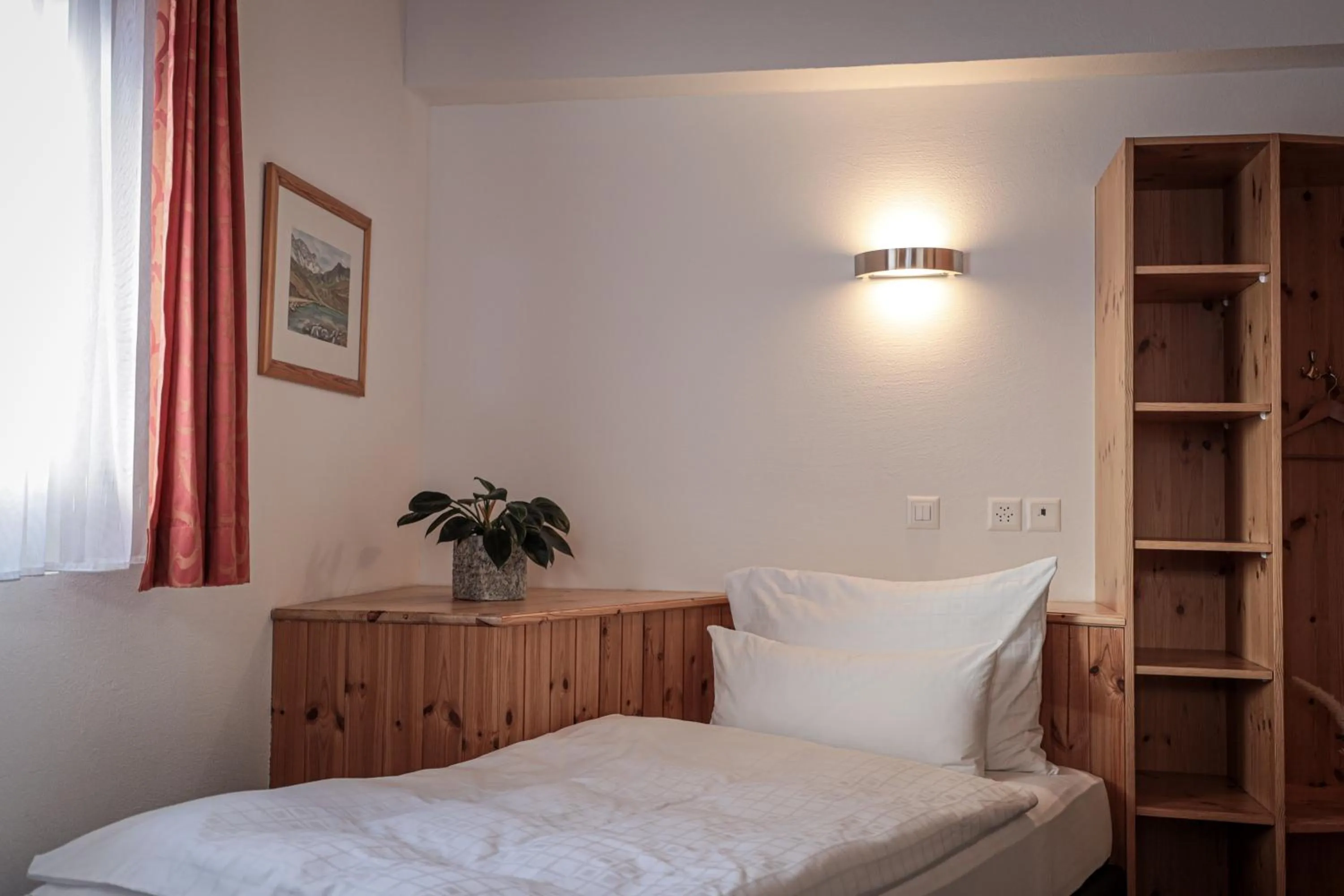 Bed in Hotel Sonnenhalde, Arosa