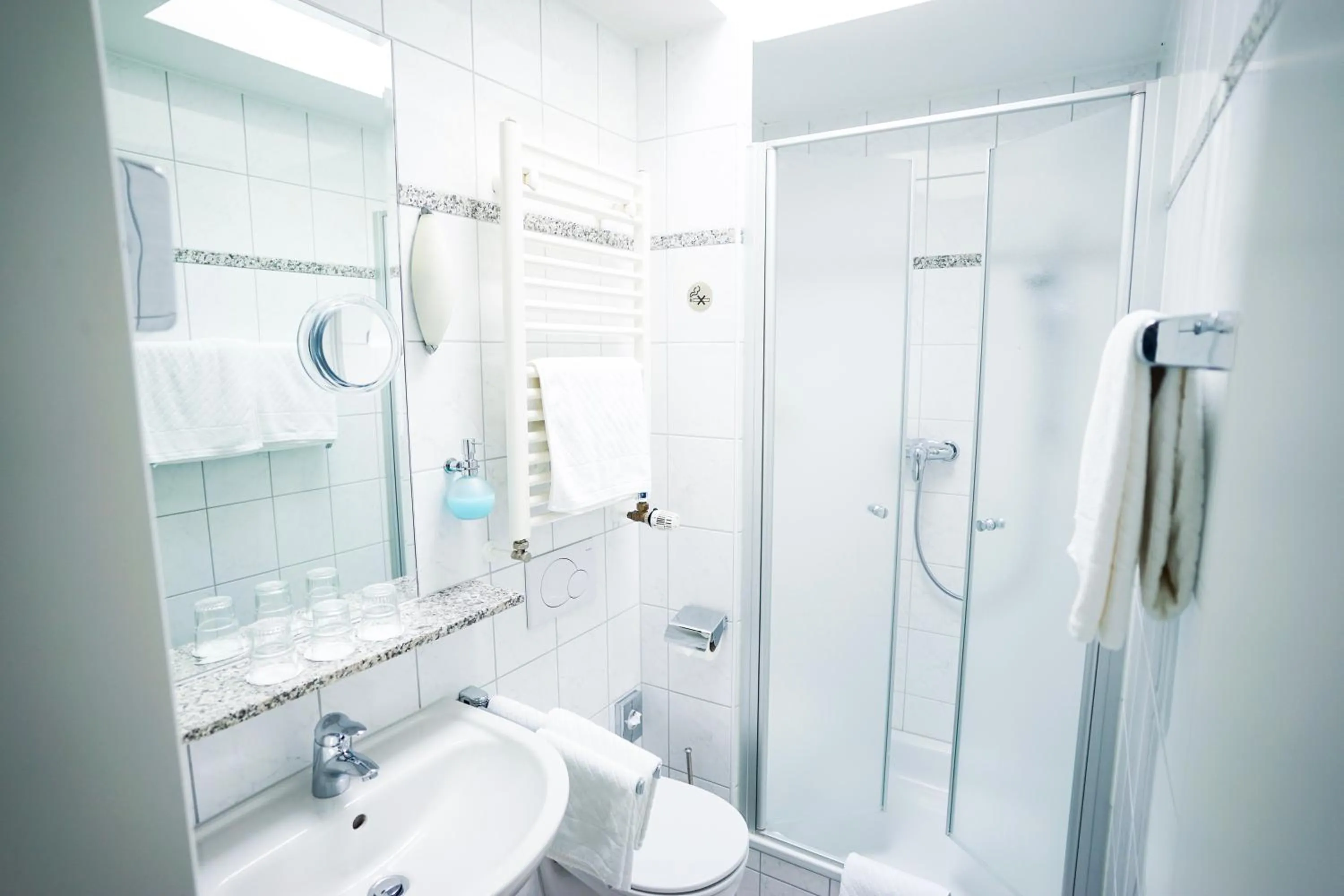 Photo of the whole room in Hotel Sauer Garni