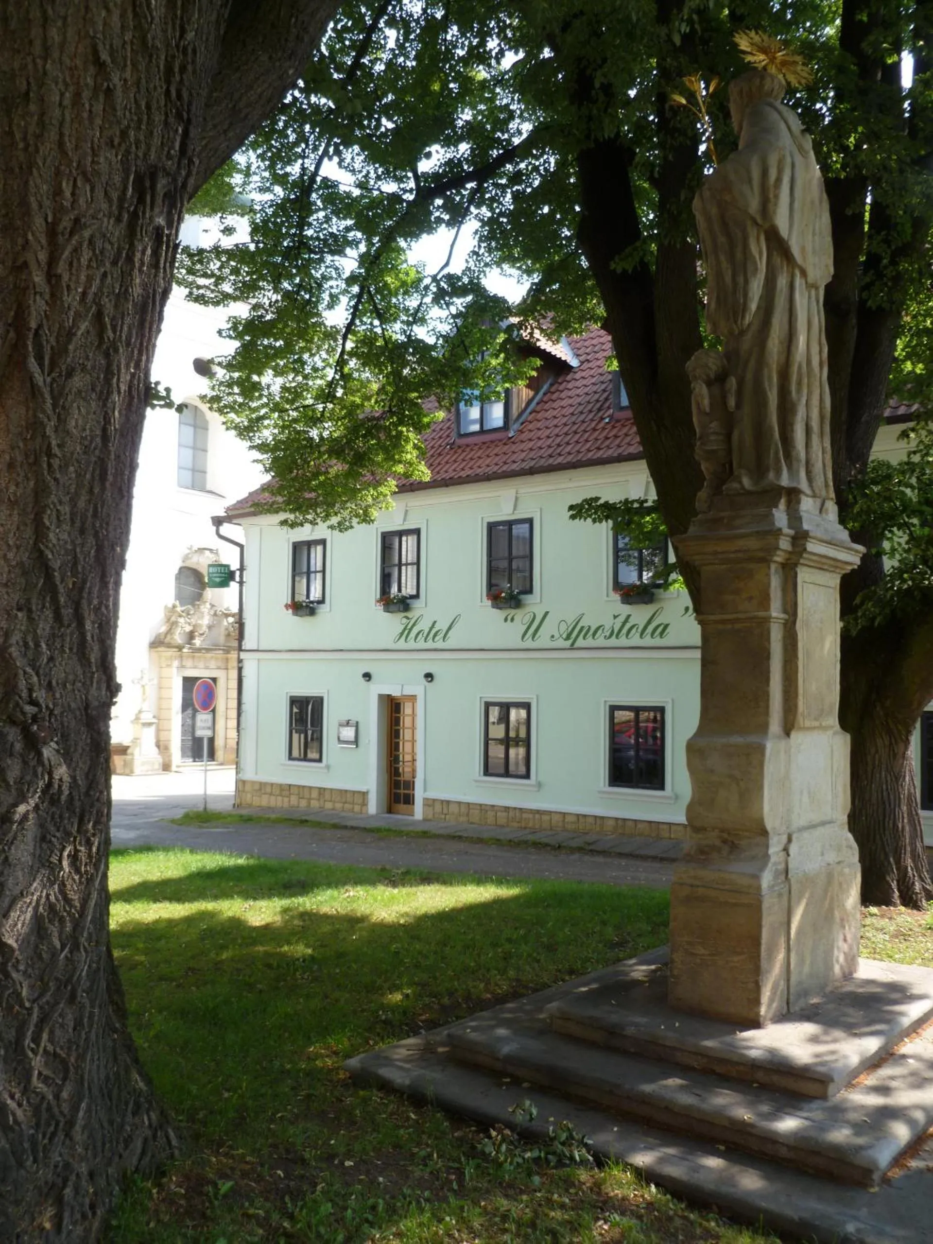 Facade/entrance in Hotel U Apoštola