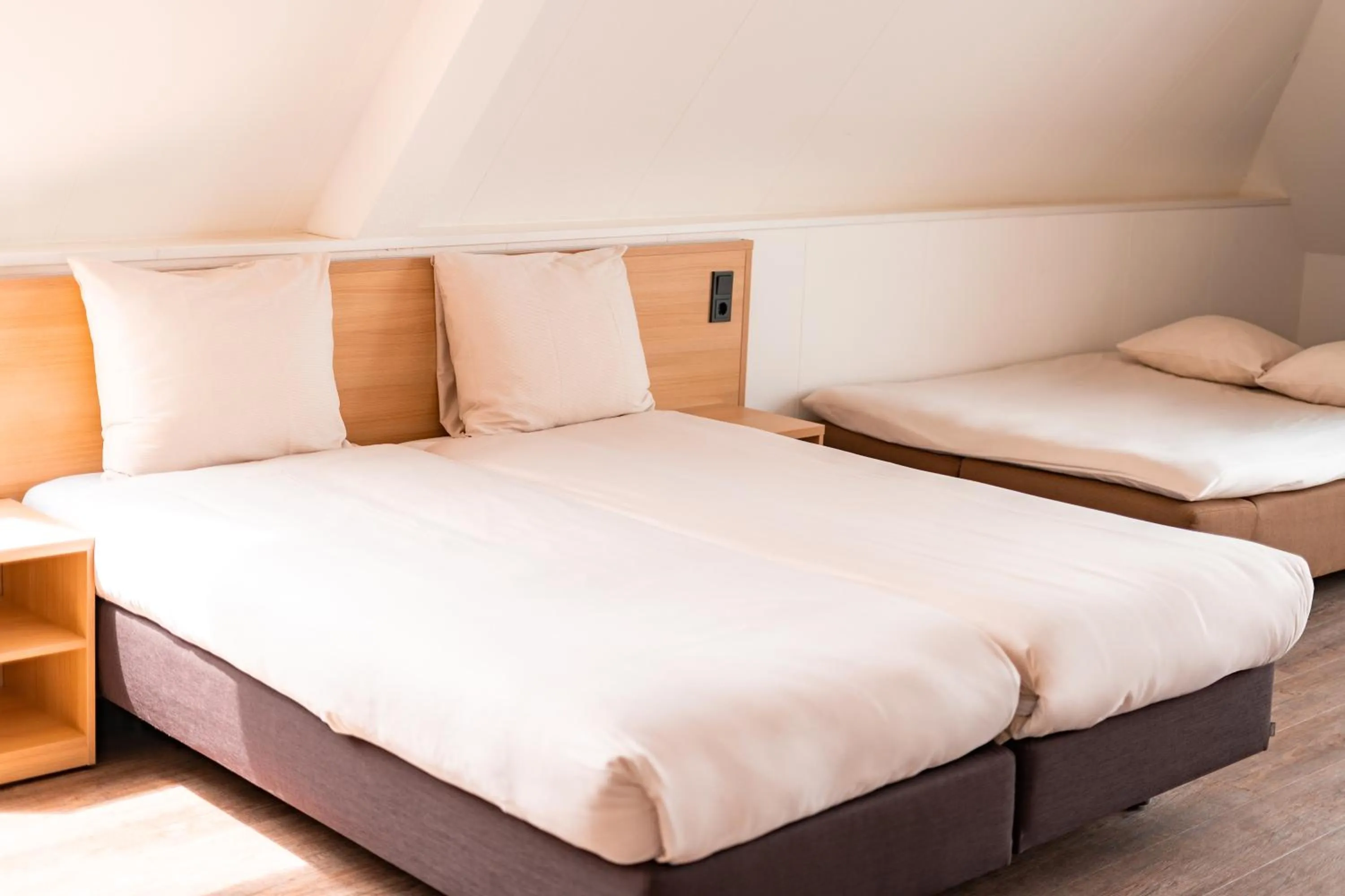 Bedroom, Bed in Hotel het Zwaantje