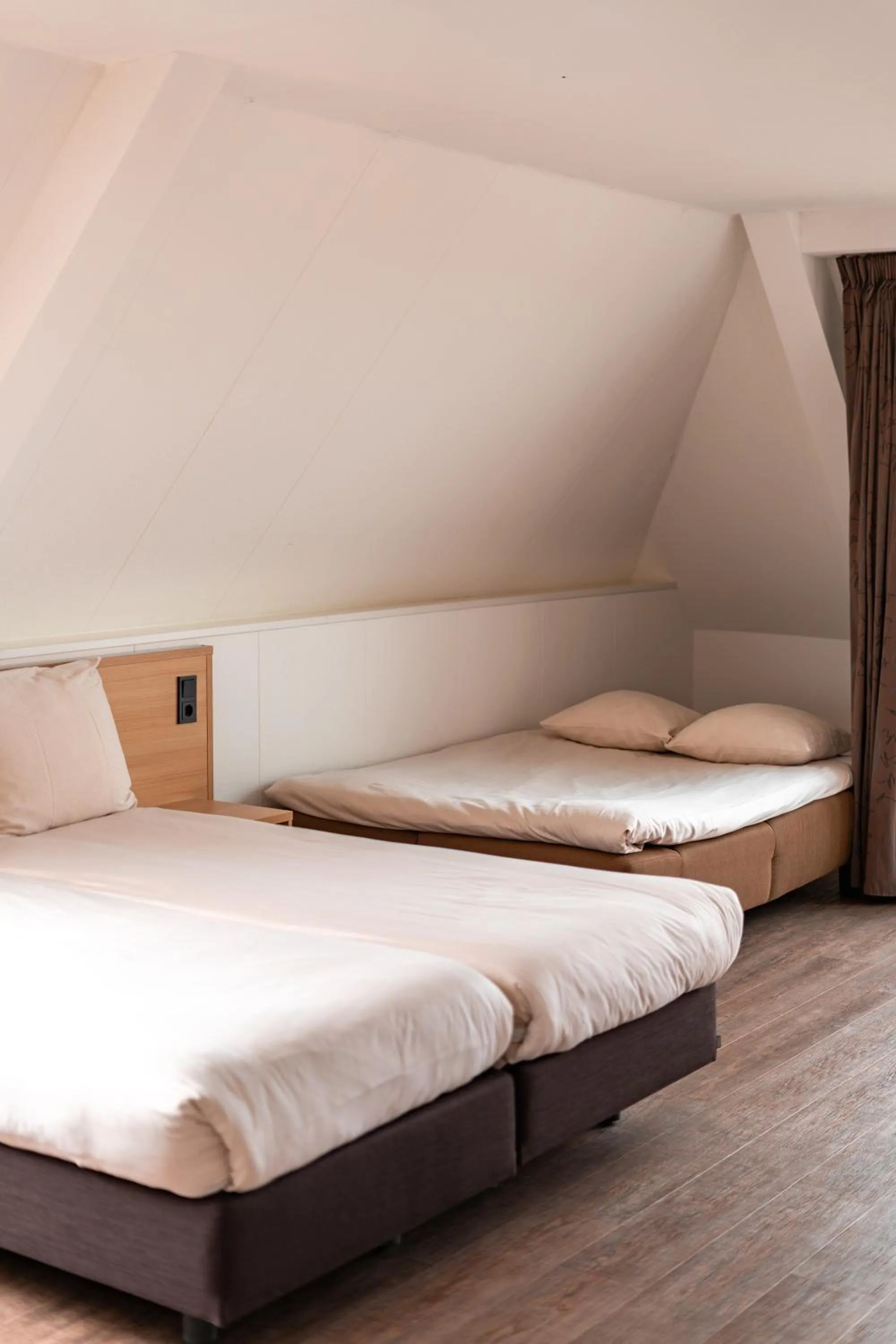 Bedroom, Bed in Hotel het Zwaantje