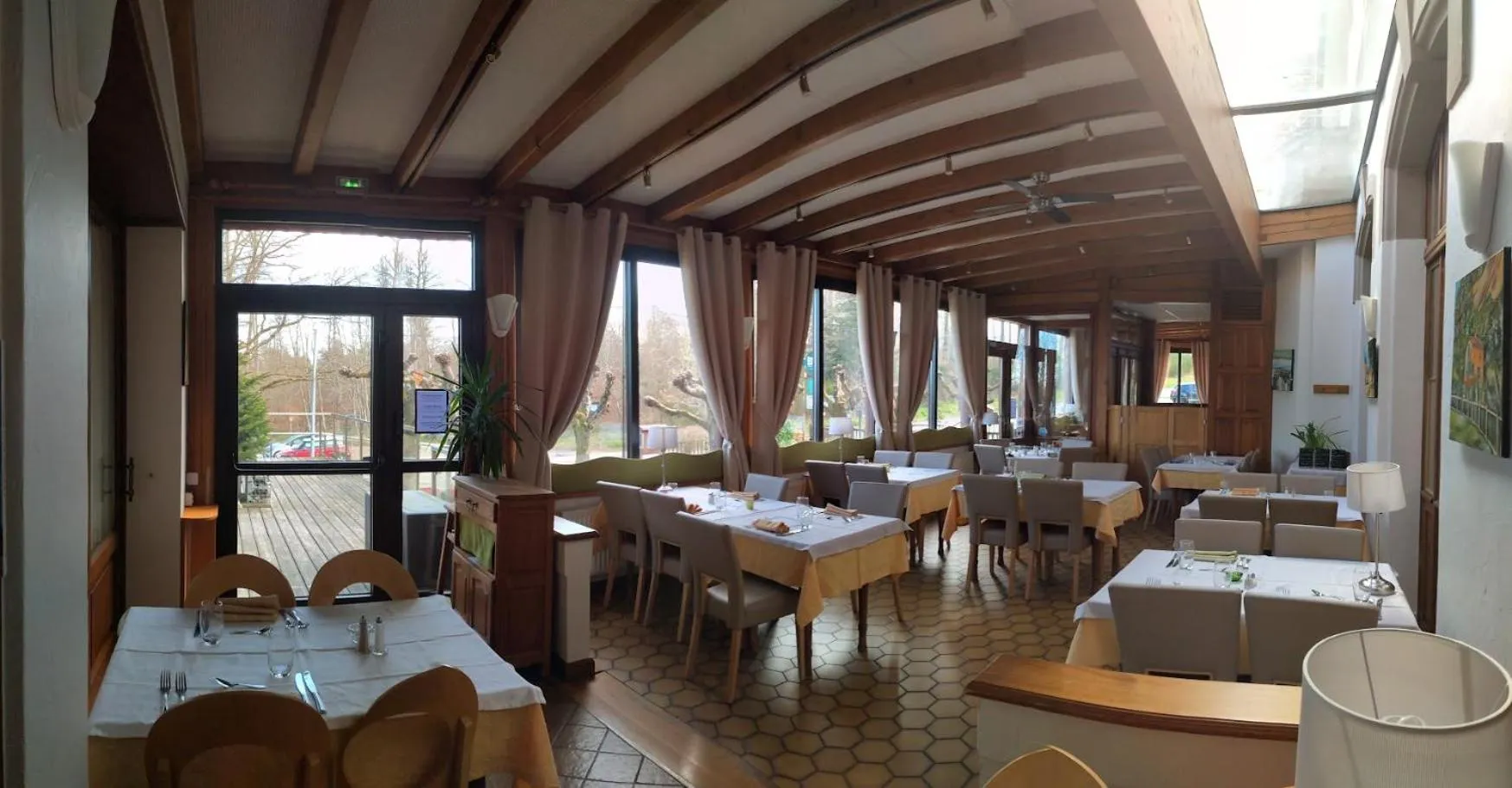 Restaurant/places to eat in Logis Hôtel Notre-Dame - restaurant ouvert midi et soir sauf dimanche soir