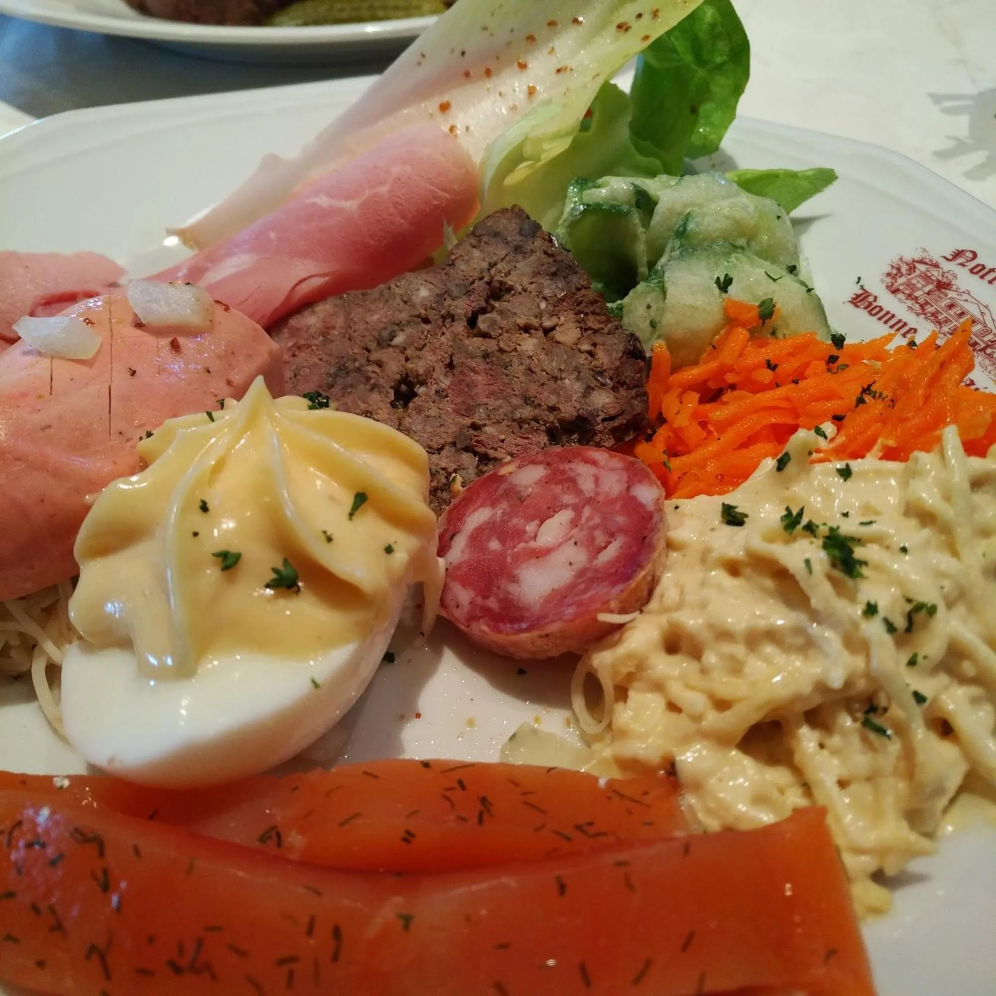 Meals in Logis Hôtel Notre-Dame - restaurant ouvert midi et soir sauf dimanche soir