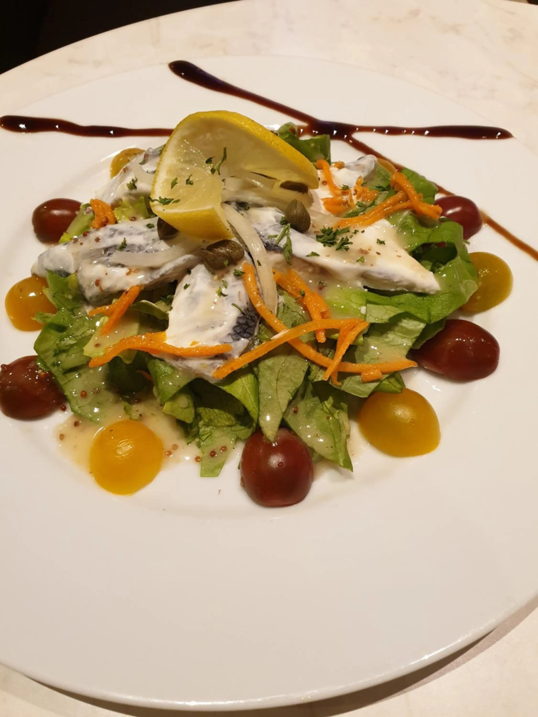 Food and drinks in Logis Hôtel Notre-Dame - restaurant ouvert midi et soir sauf dimanche soir