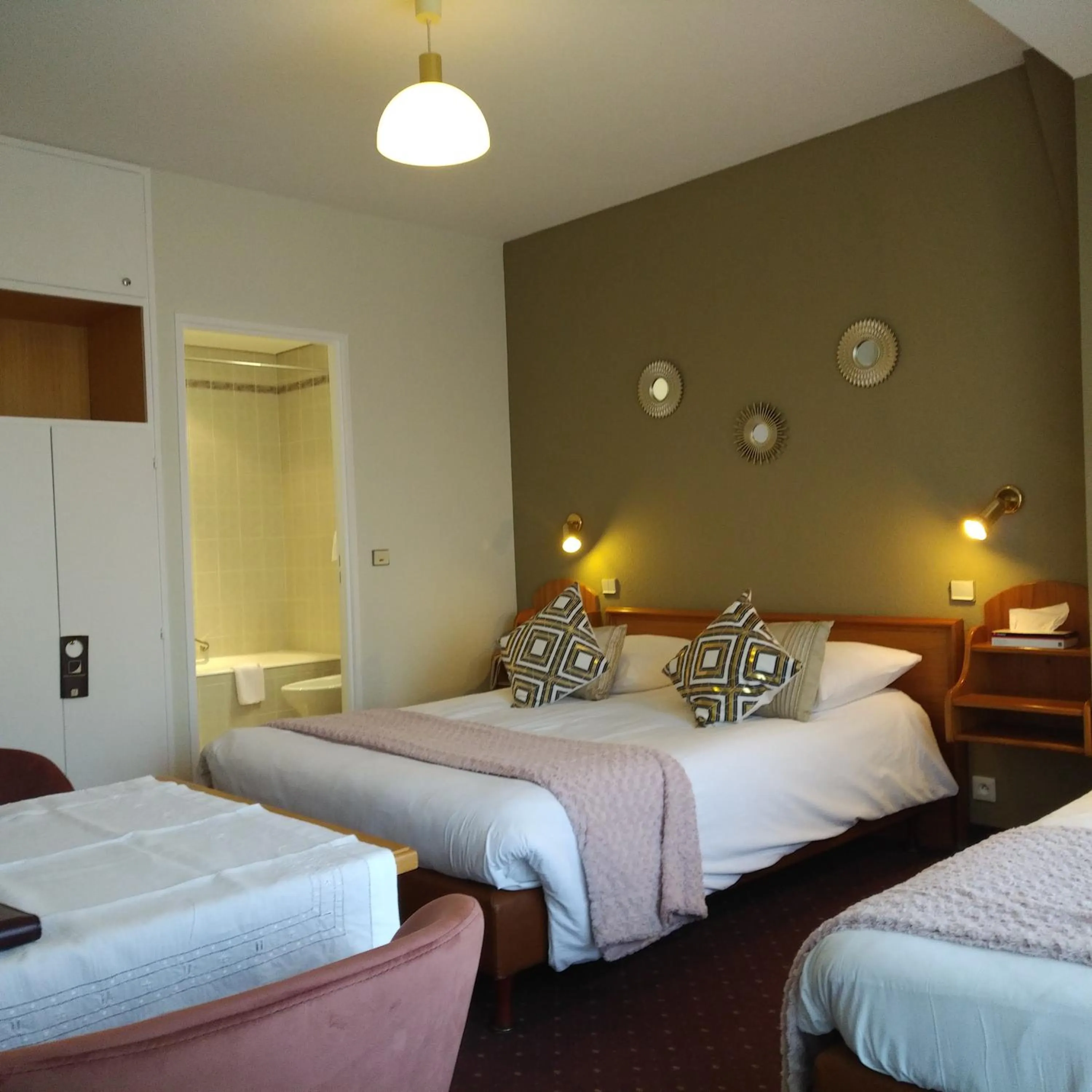 Other, Bed in Logis Hôtel Notre-Dame - restaurant ouvert midi et soir sauf dimanche soir