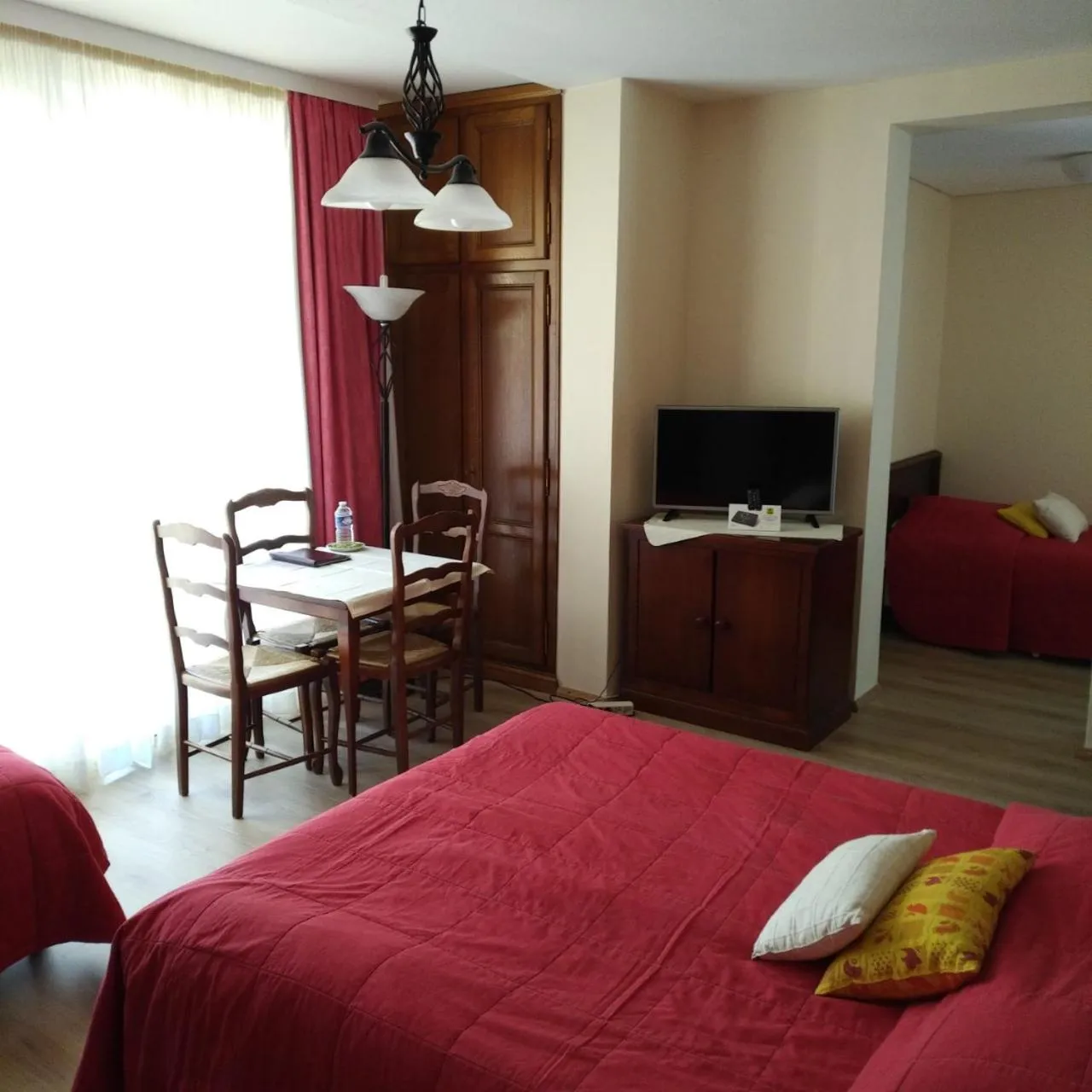 Family, Bed in Logis Hôtel Notre-Dame - restaurant ouvert midi et soir sauf dimanche soir