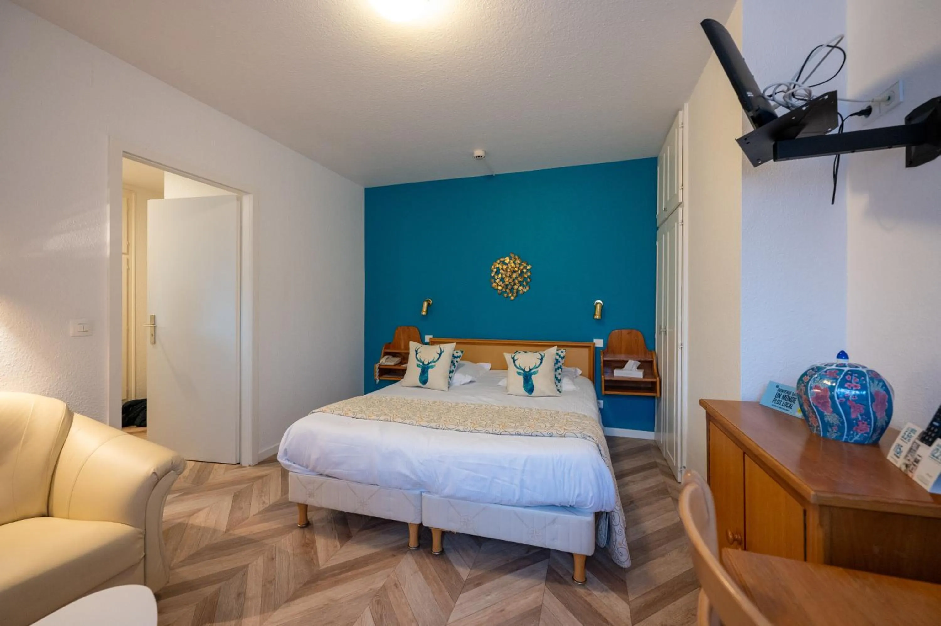 Bedroom, Bed in Logis Hôtel Notre-Dame - restaurant ouvert midi et soir sauf dimanche soir