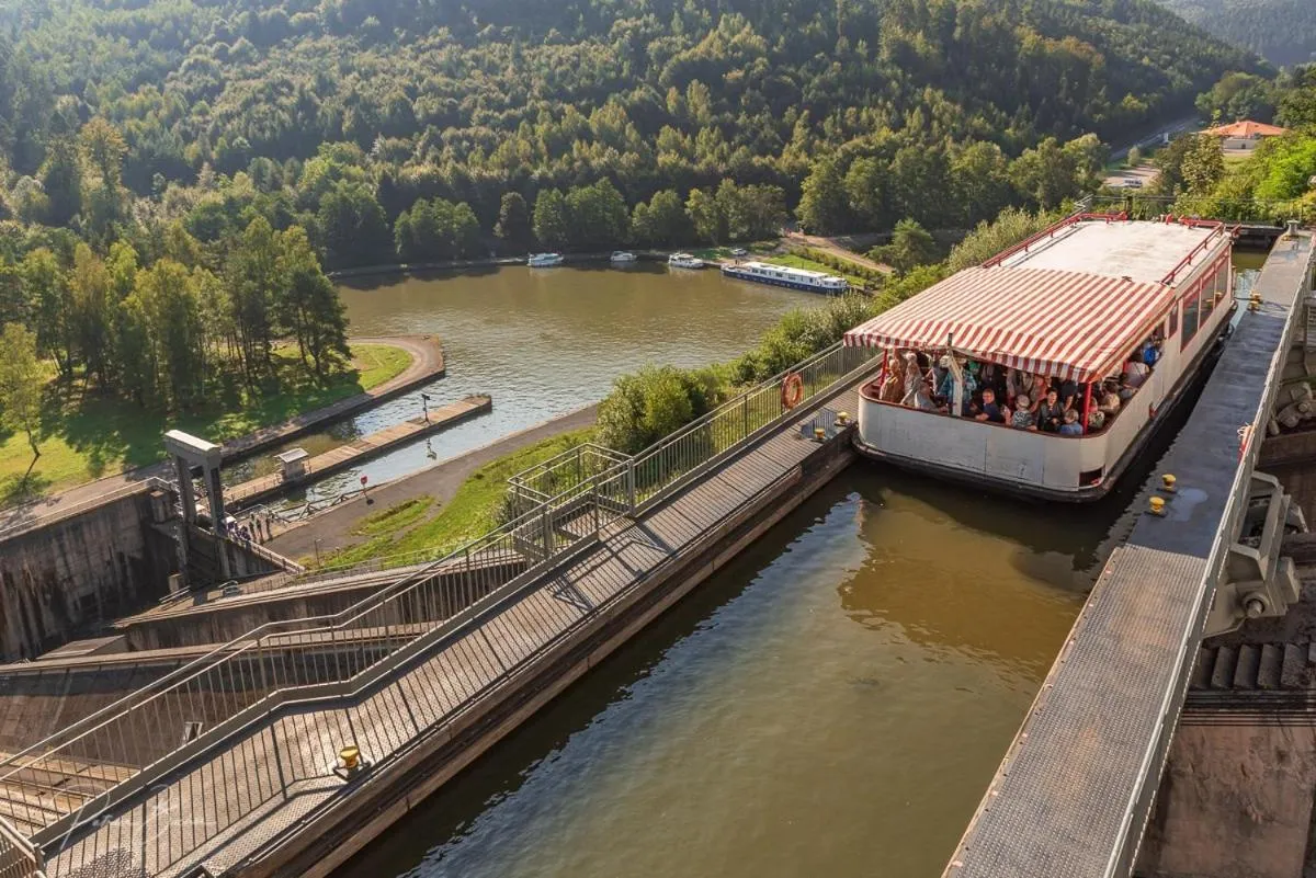 Entertainment in Logis Hôtel Notre-Dame - restaurant ouvert midi et soir sauf dimanche soir