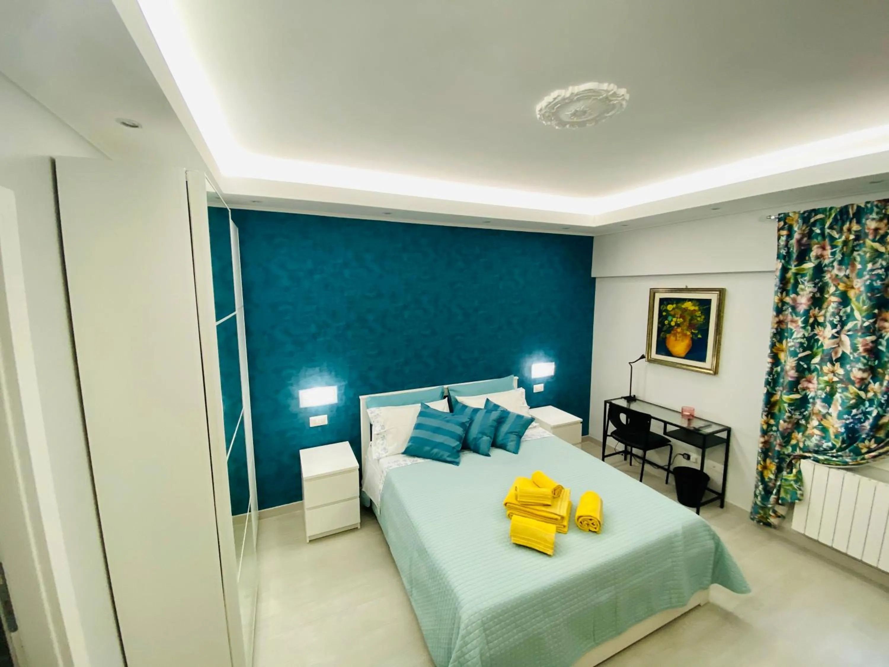 Photo of the whole room, Bed in Olympic Suite Roma