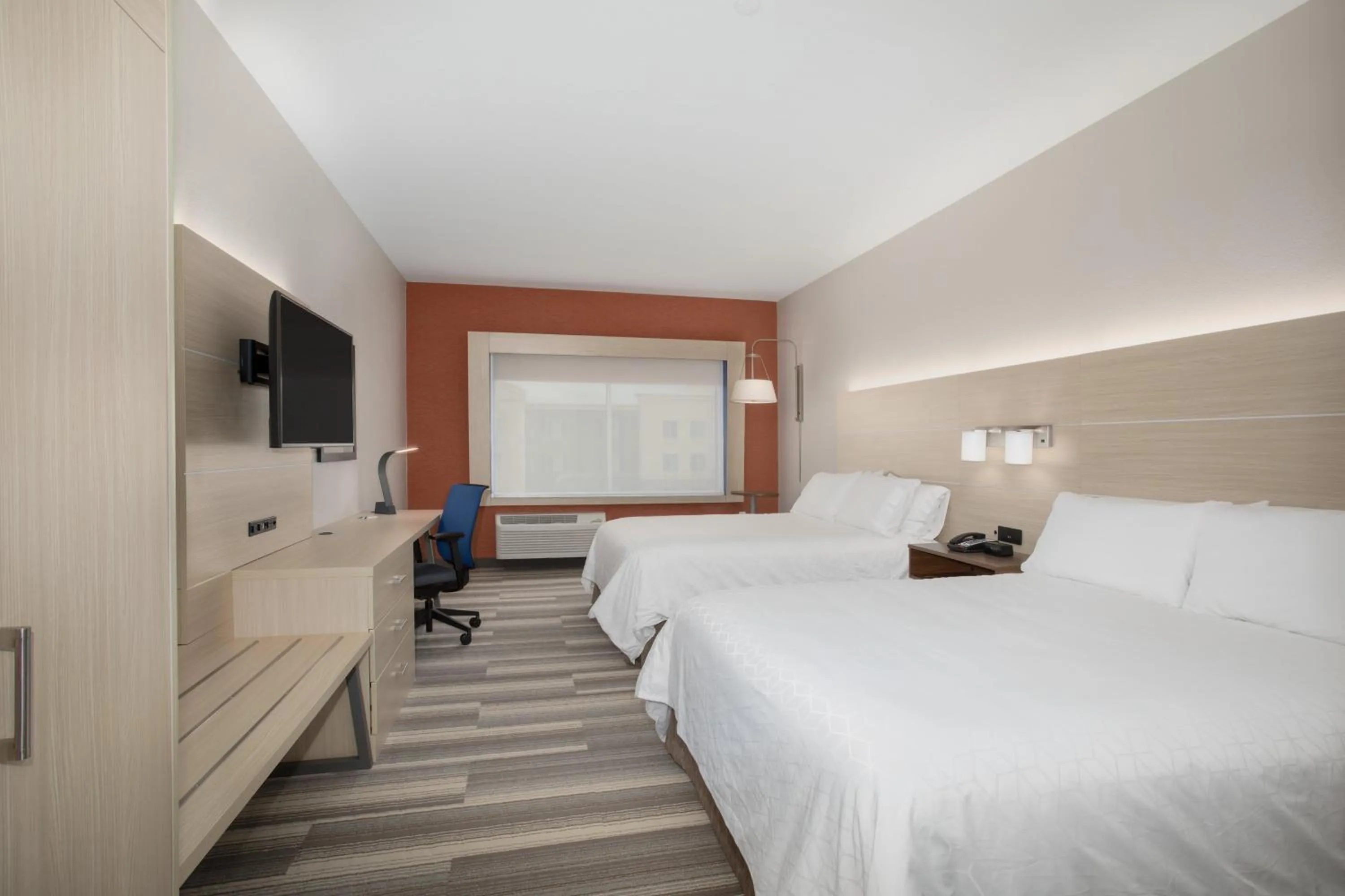 Bed in Holiday Inn Express & Suites - Denver NE - Brighton by IHG