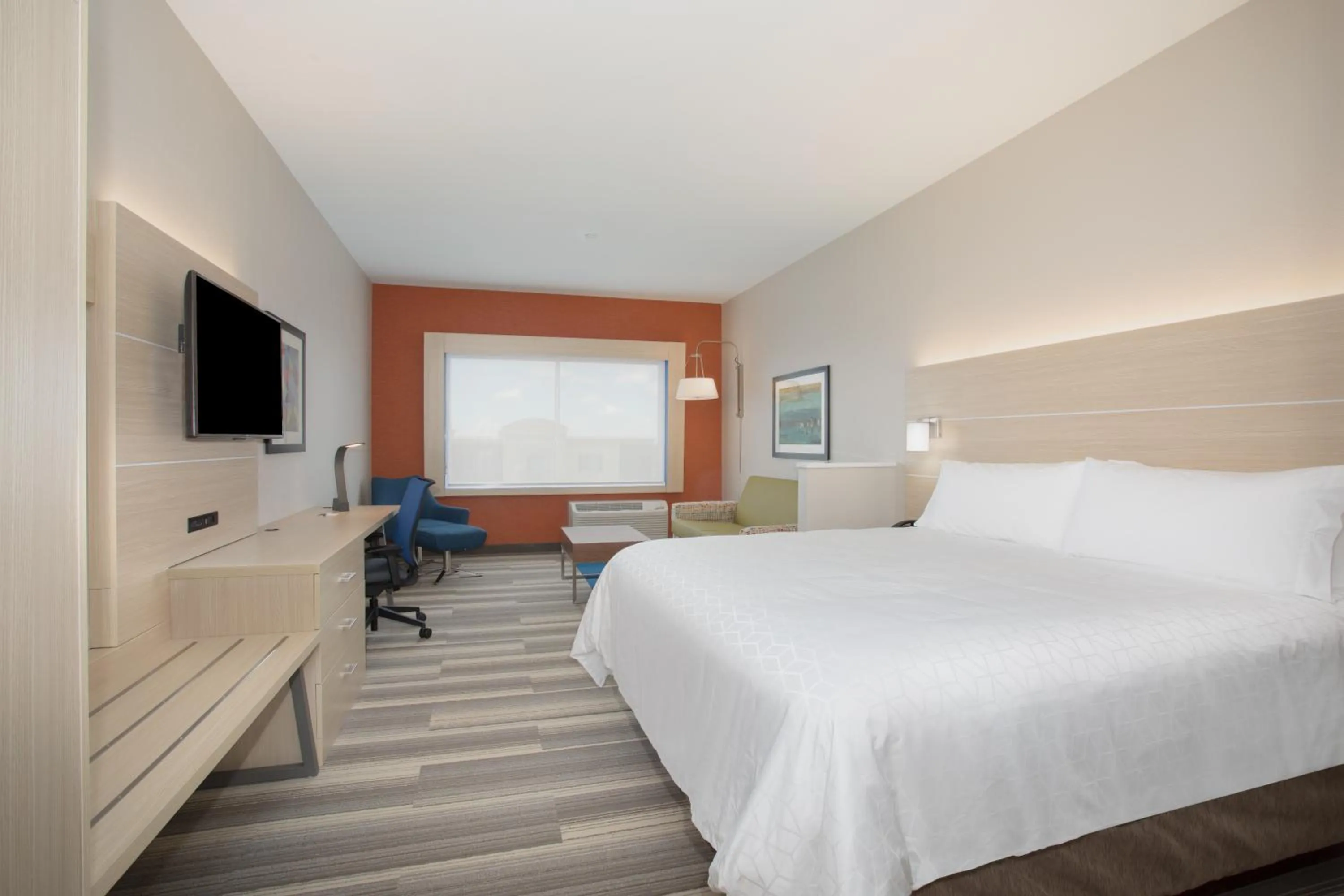 Bed in Holiday Inn Express & Suites - Denver NE - Brighton by IHG