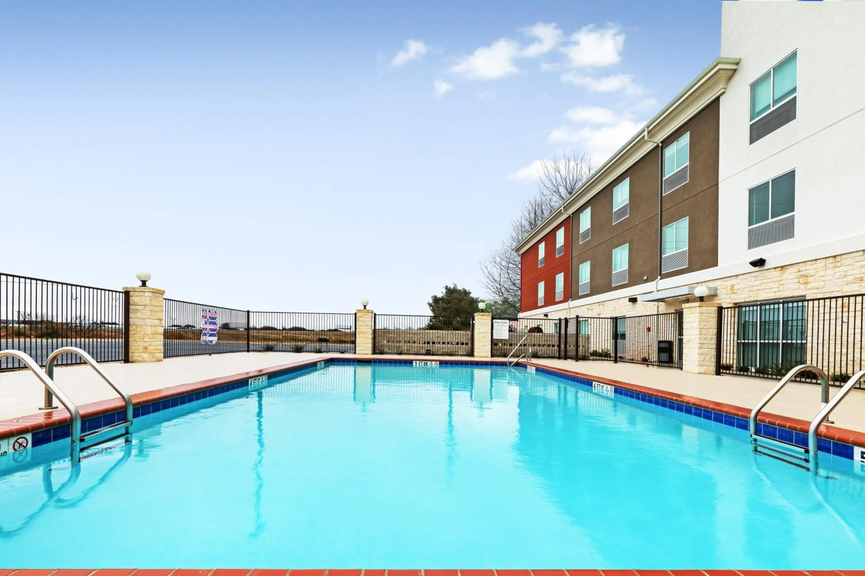Swimming pool in Holiday Inn Express & Suites Junction by IHG