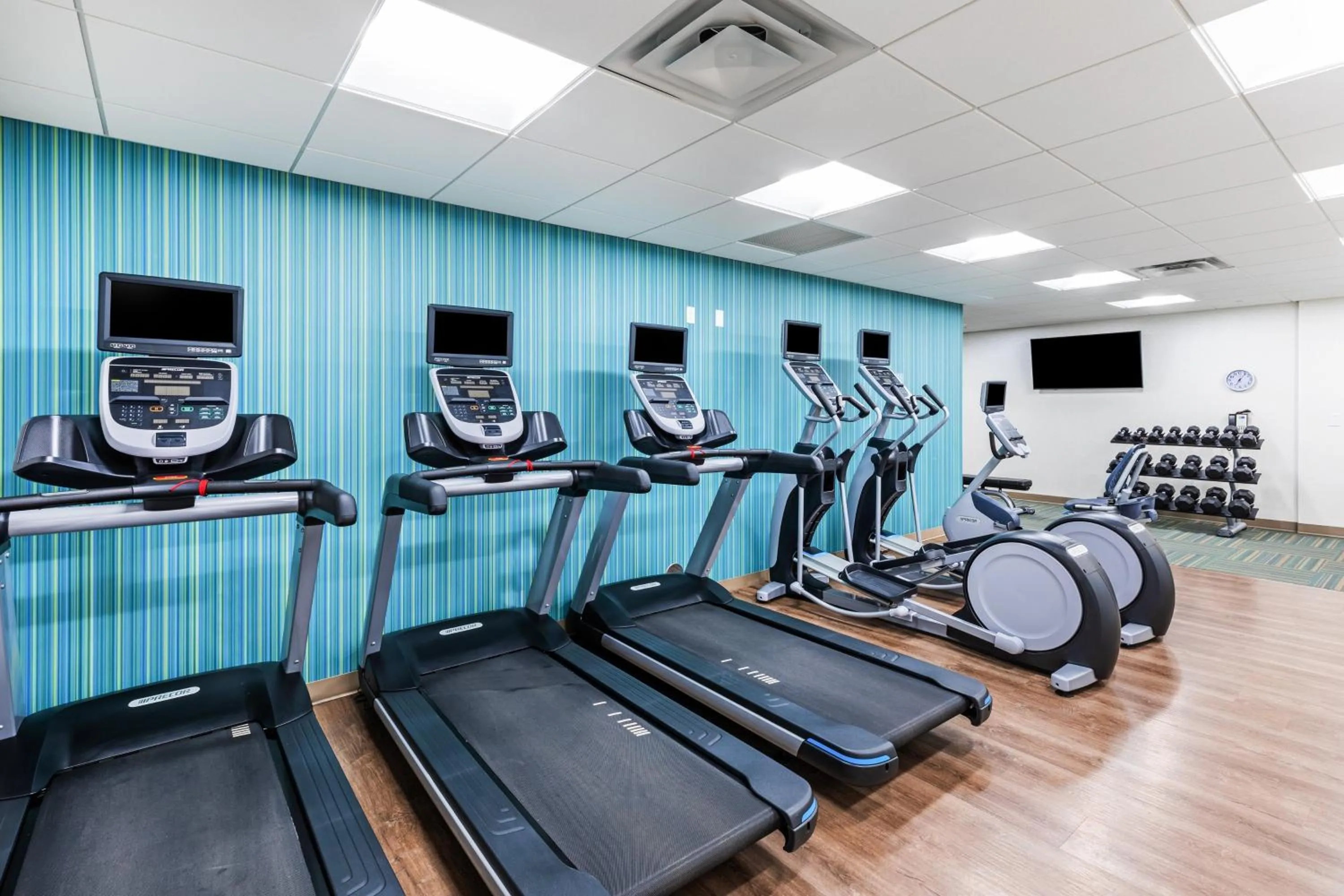 Fitness centre/facilities in Holiday Inn Express & Suites Junction by IHG
