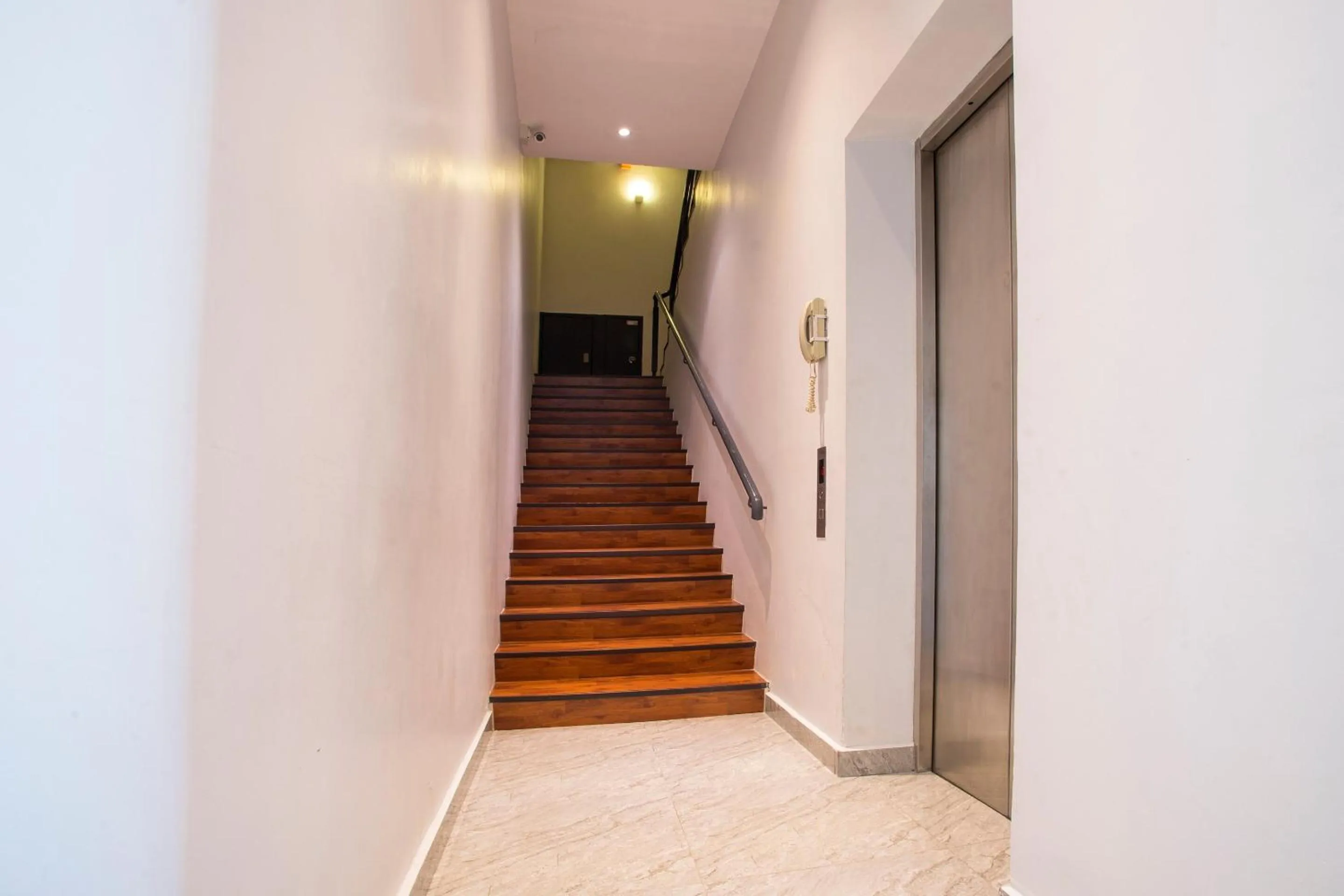 Lobby or reception in Hotel O Gs Hotels Near Strand Mall