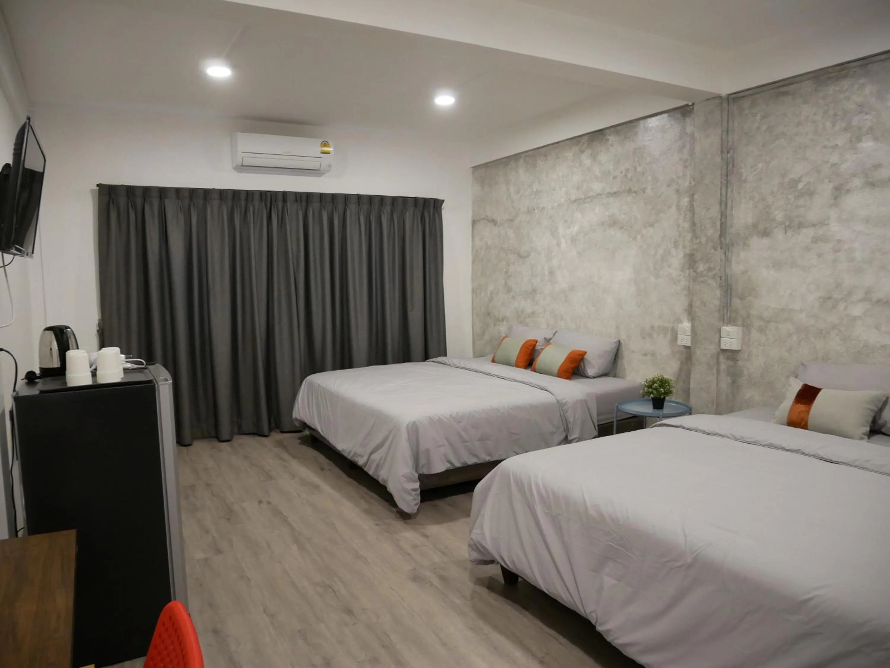 Photo of the whole room in NP House Pratunam