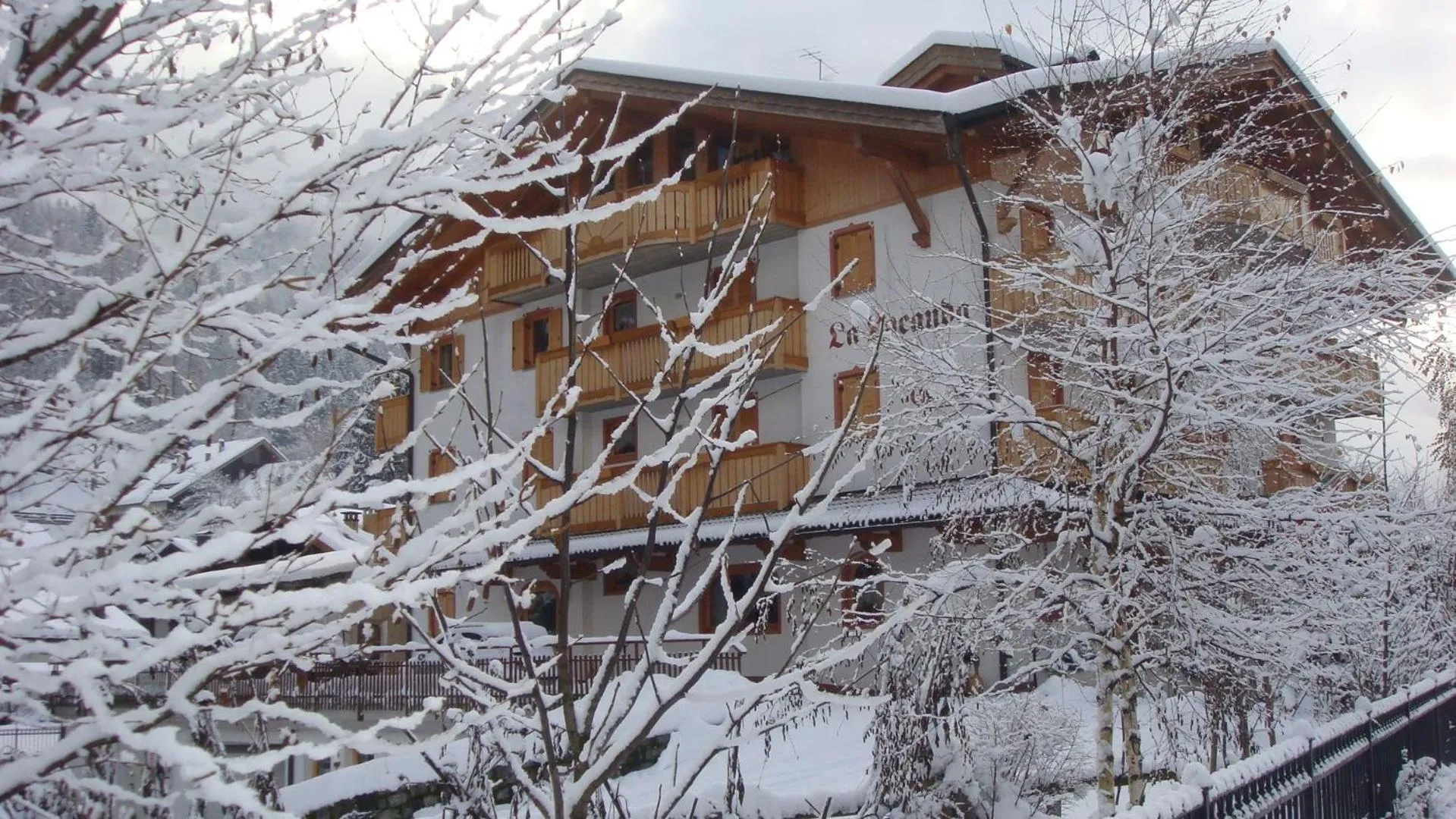Facade/entrance in HOTEL La Locanda