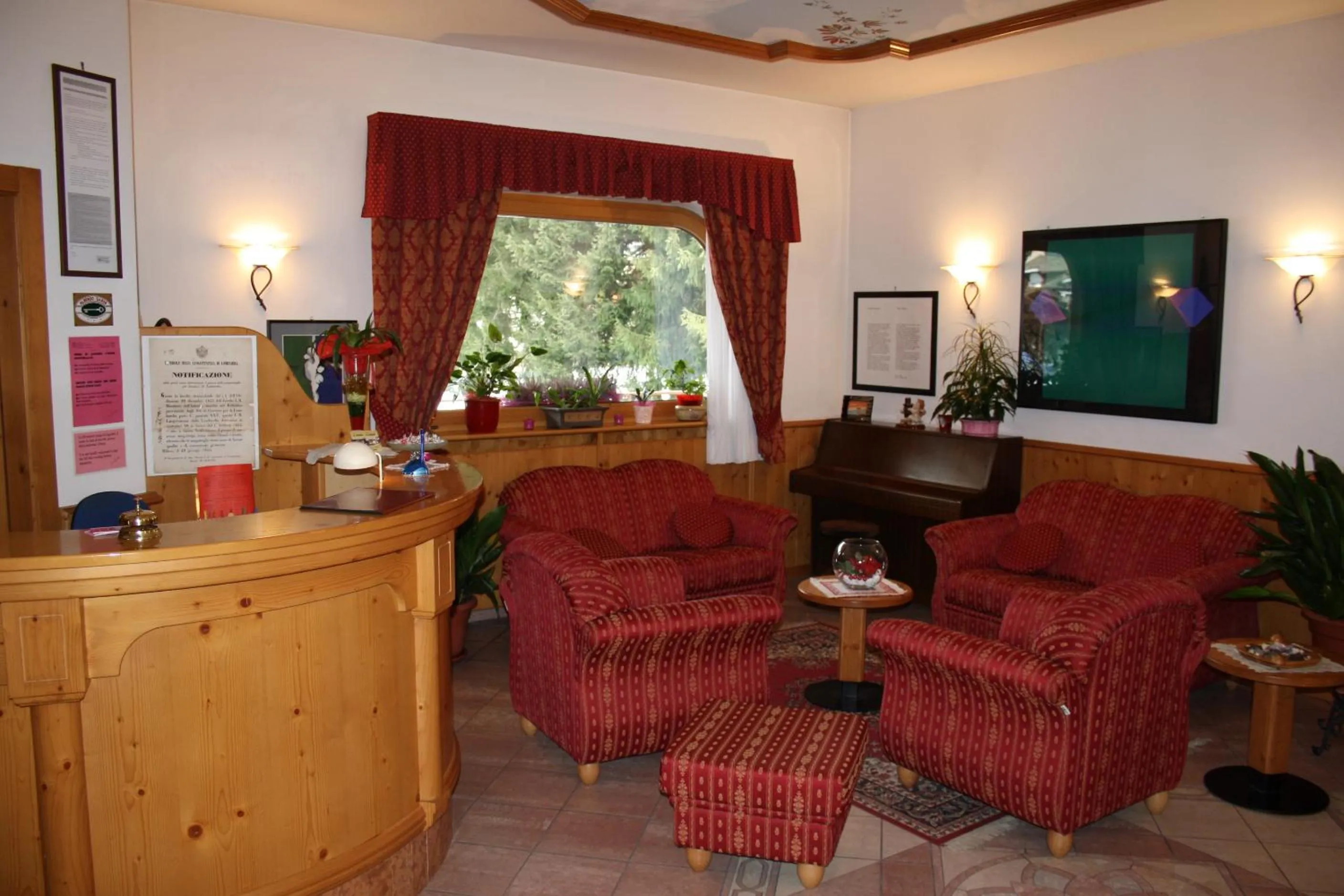 Seating area in HOTEL La Locanda