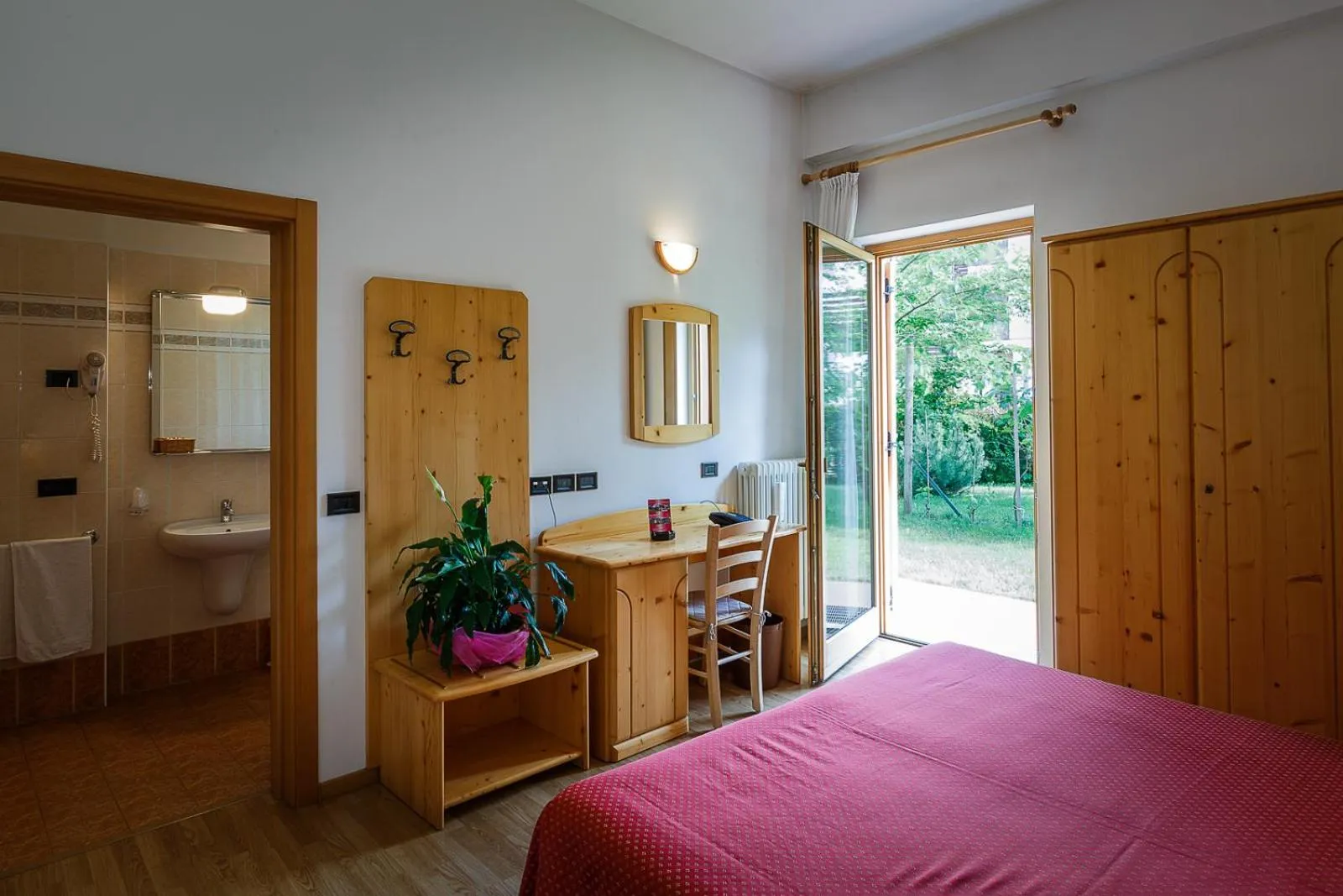 Bedroom, Bed in HOTEL La Locanda