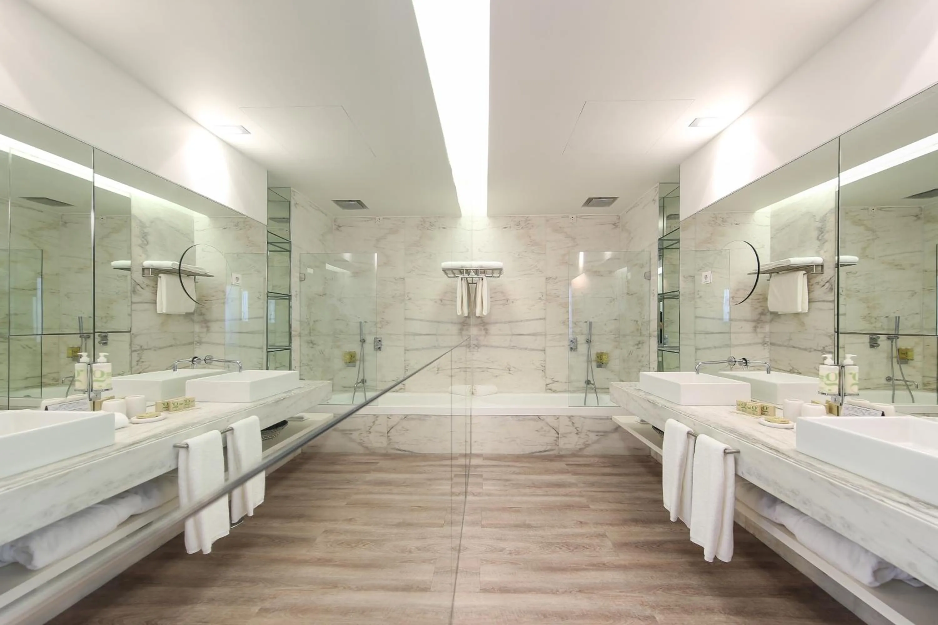 Bathroom in Santiago Hotel