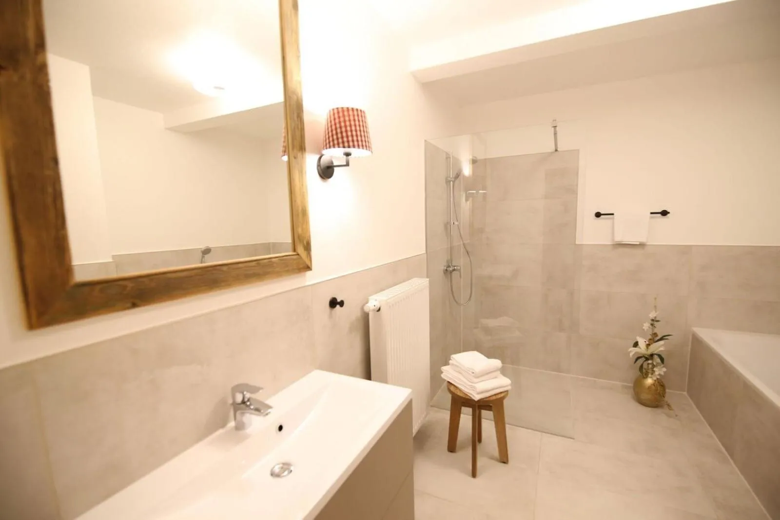 Bathroom in Aparthotel Deutscher Kaiser Ferienwohnungen