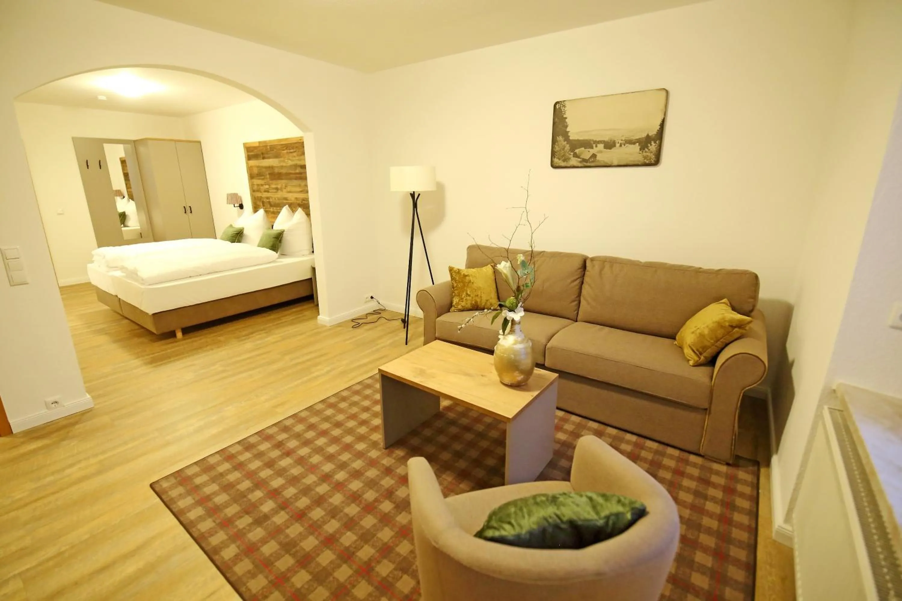 Living room, Bed in Aparthotel Deutscher Kaiser Ferienwohnungen