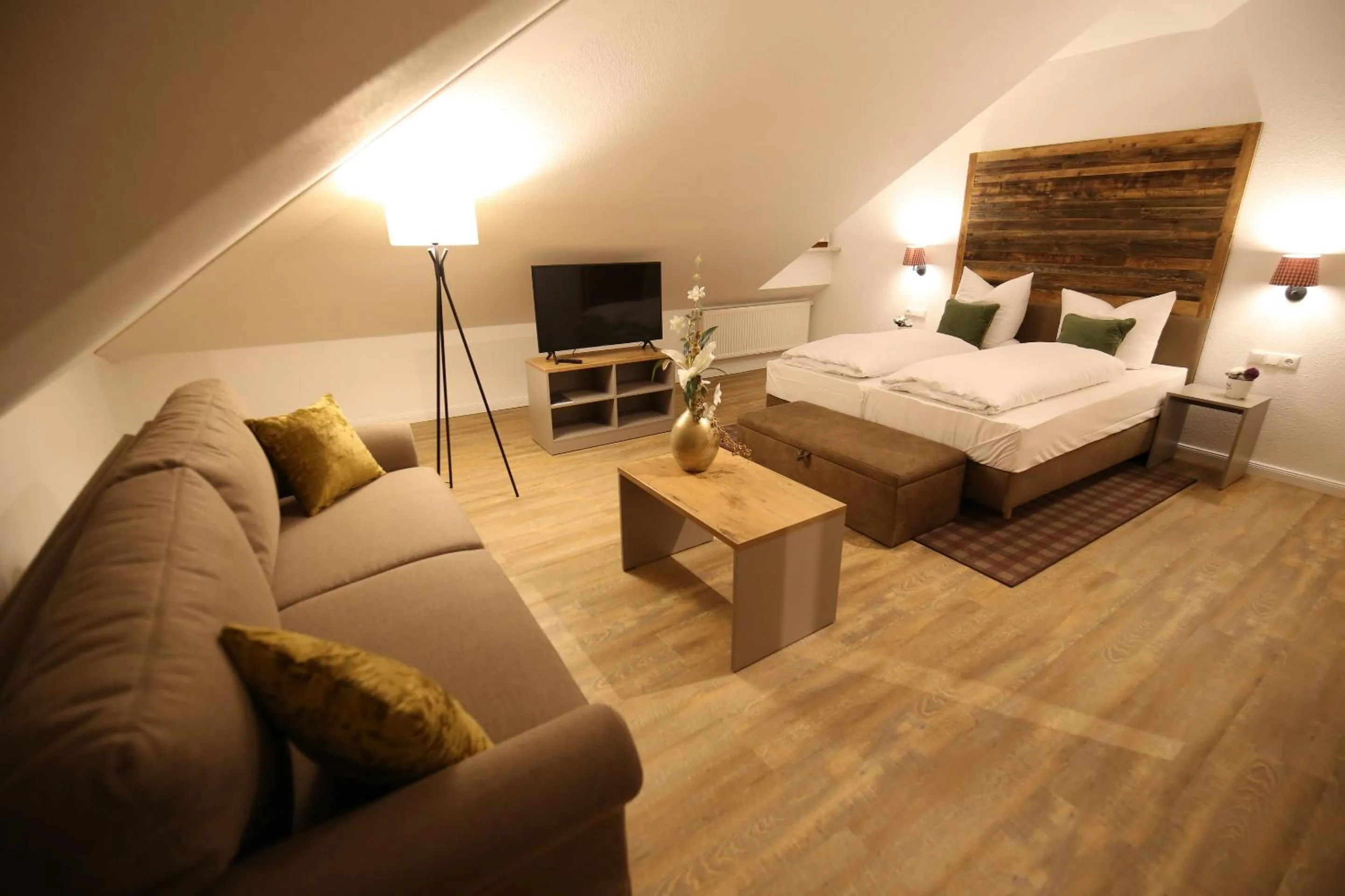 Photo of the whole room, Bed in Aparthotel Deutscher Kaiser Ferienwohnungen