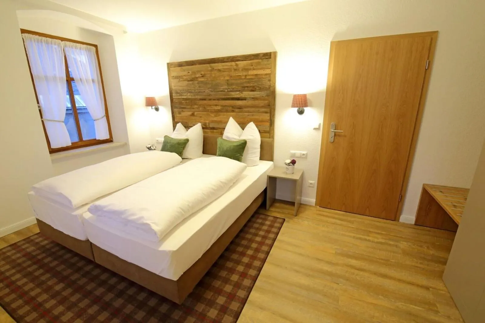 Bed in Aparthotel Deutscher Kaiser Ferienwohnungen
