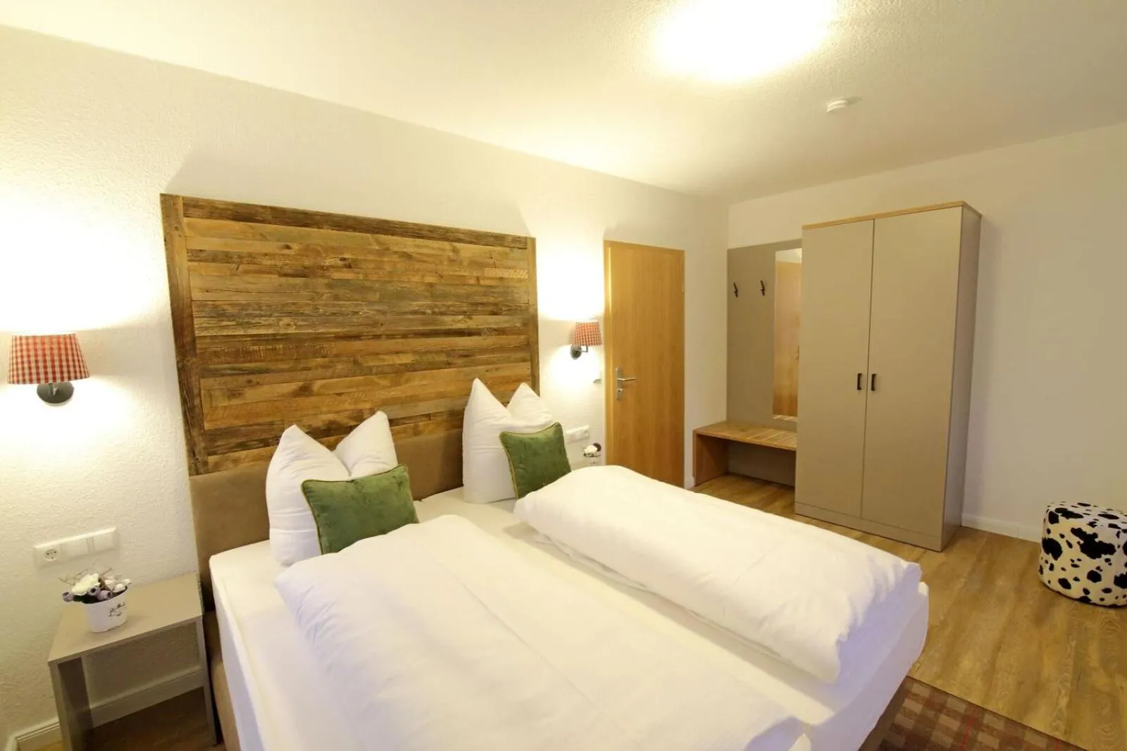 Bed in Aparthotel Deutscher Kaiser Ferienwohnungen