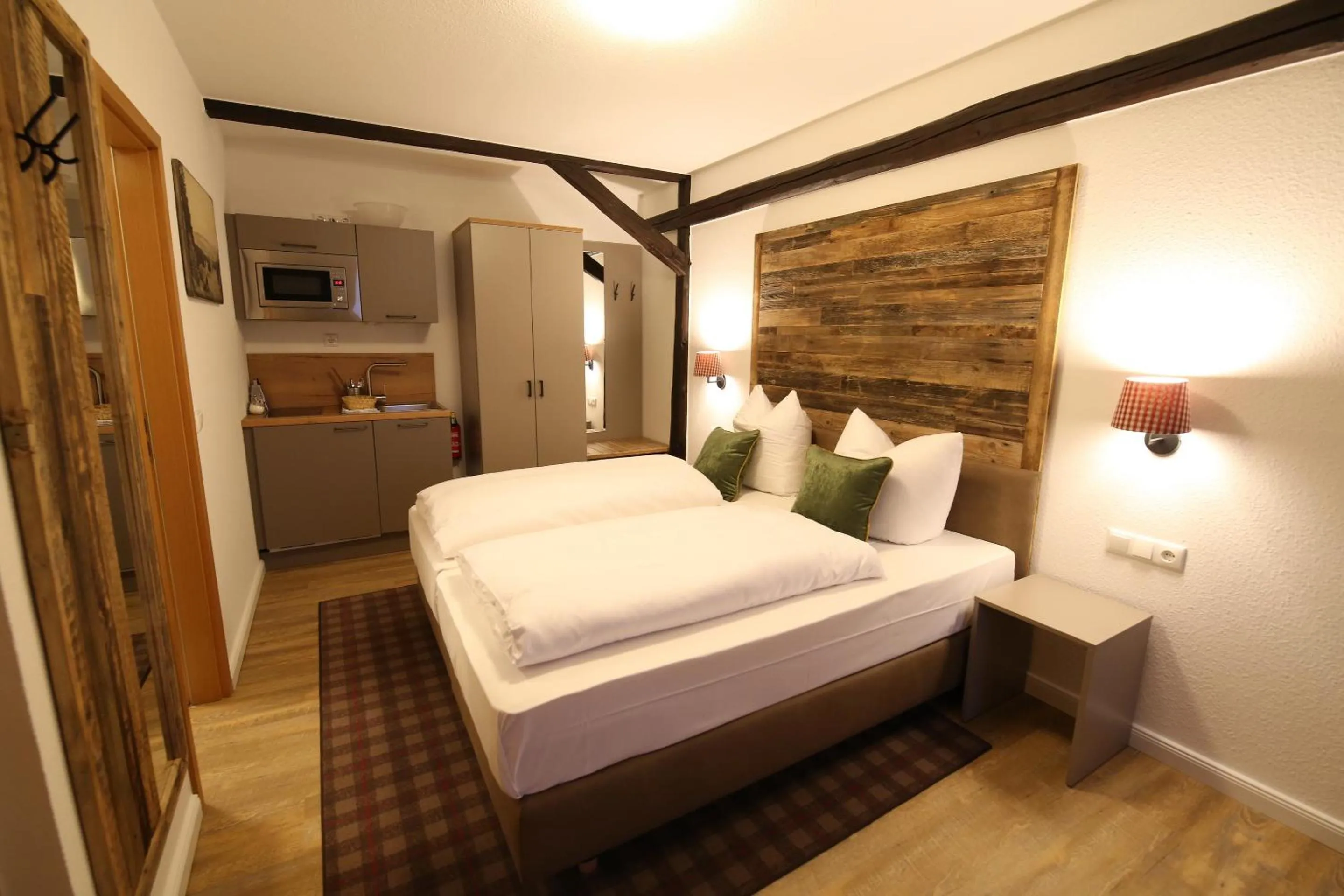 Photo of the whole room, Bed in Aparthotel Deutscher Kaiser Ferienwohnungen