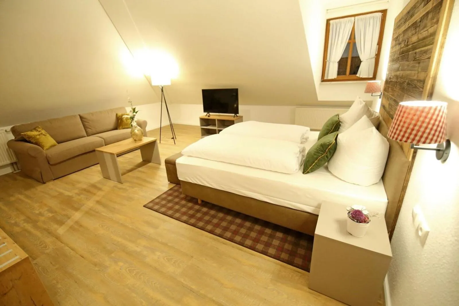 Bed in Aparthotel Deutscher Kaiser Ferienwohnungen