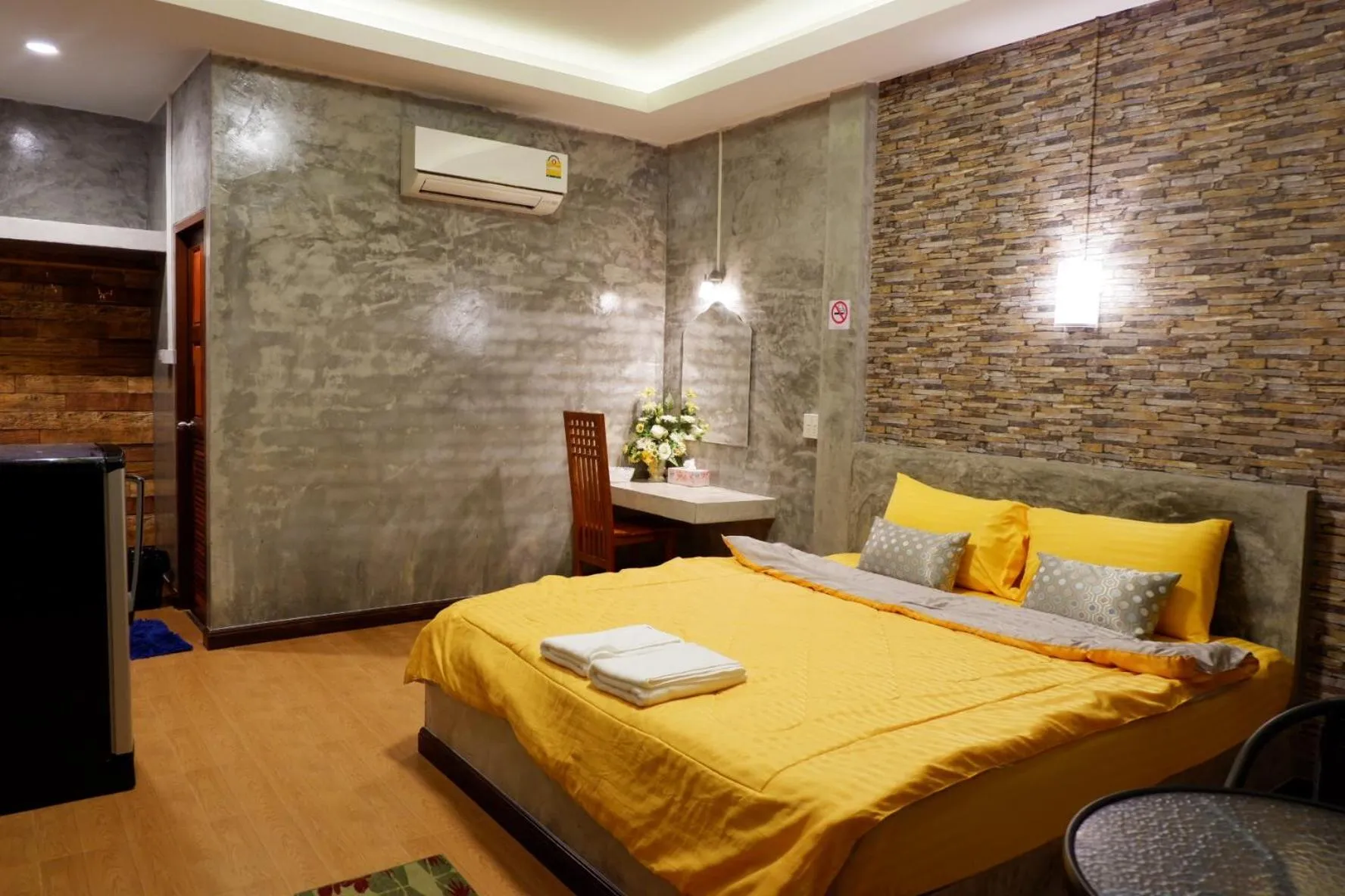 Bedroom, Bed in โรงแรมโทนี่วิลเลจTony Hotel