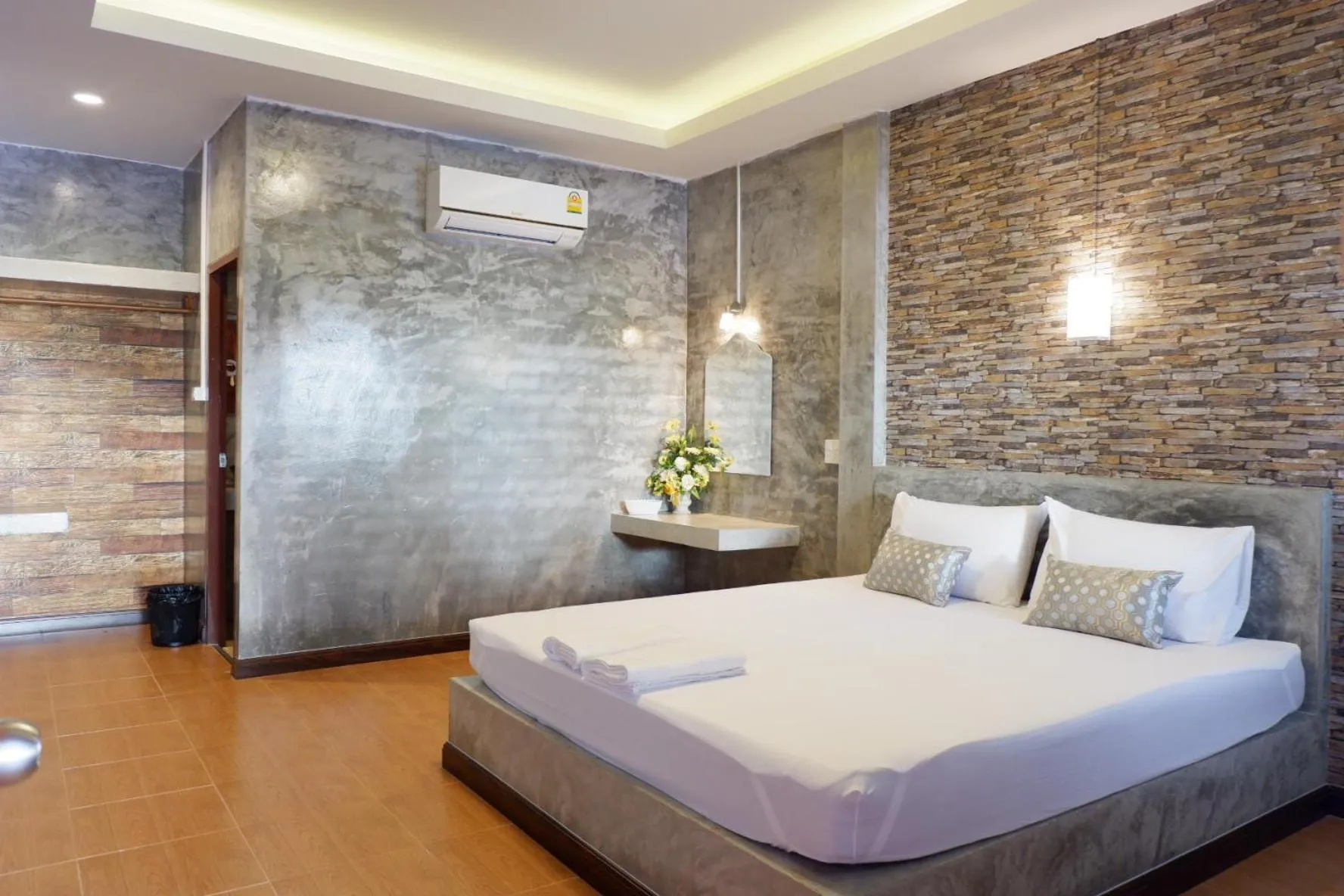 Bedroom, Bed in โรงแรมโทนี่วิลเลจTony Hotel