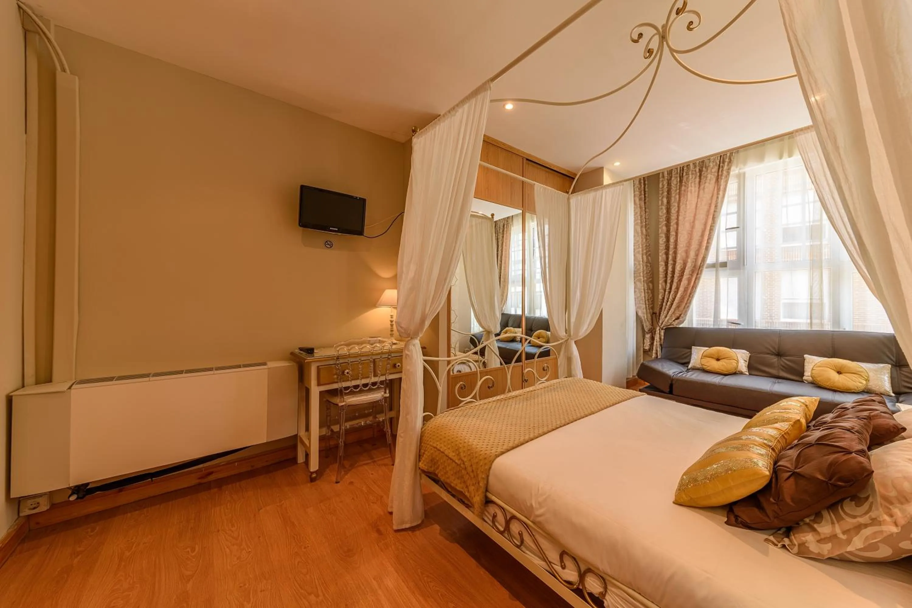 Bed in Hosteria Villa de Castro