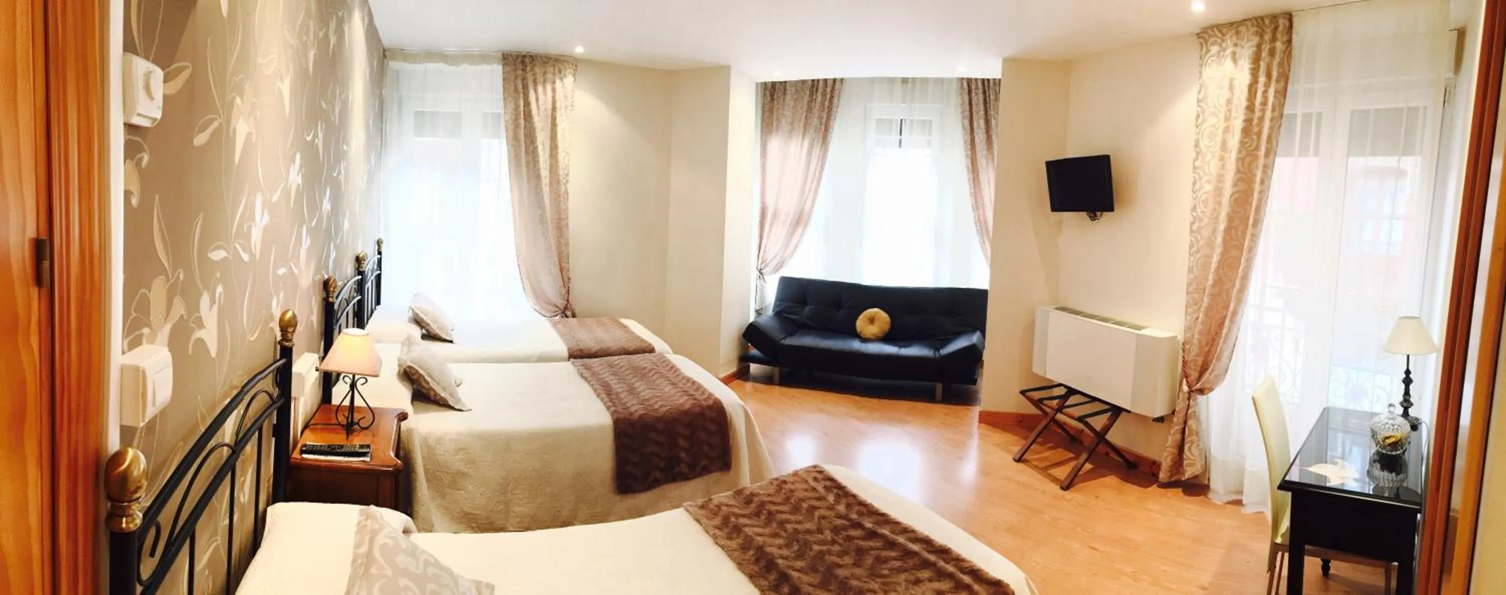 Photo of the whole room in Hosteria Villa de Castro