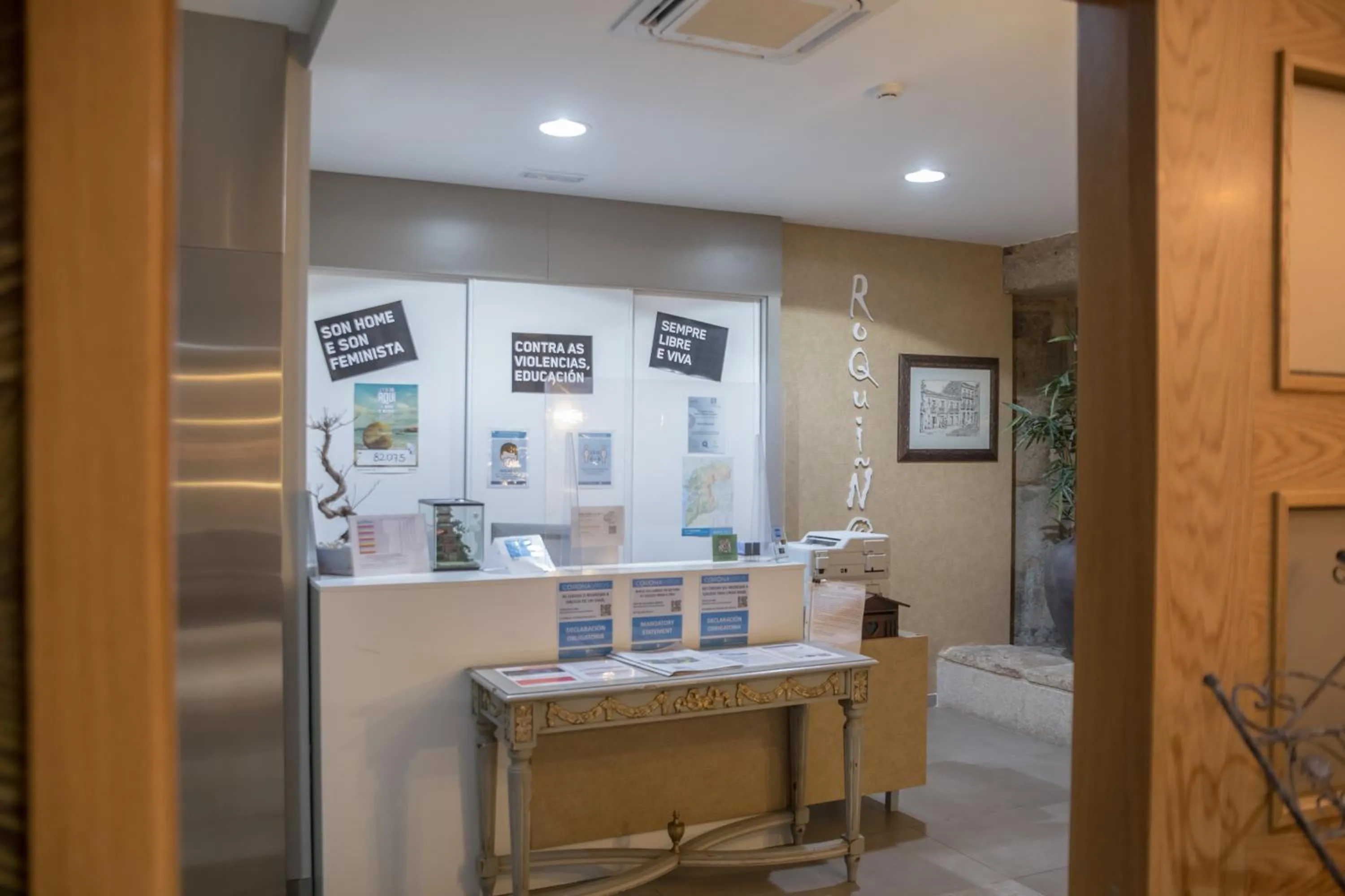 Lobby or reception in Hotel Roquiño