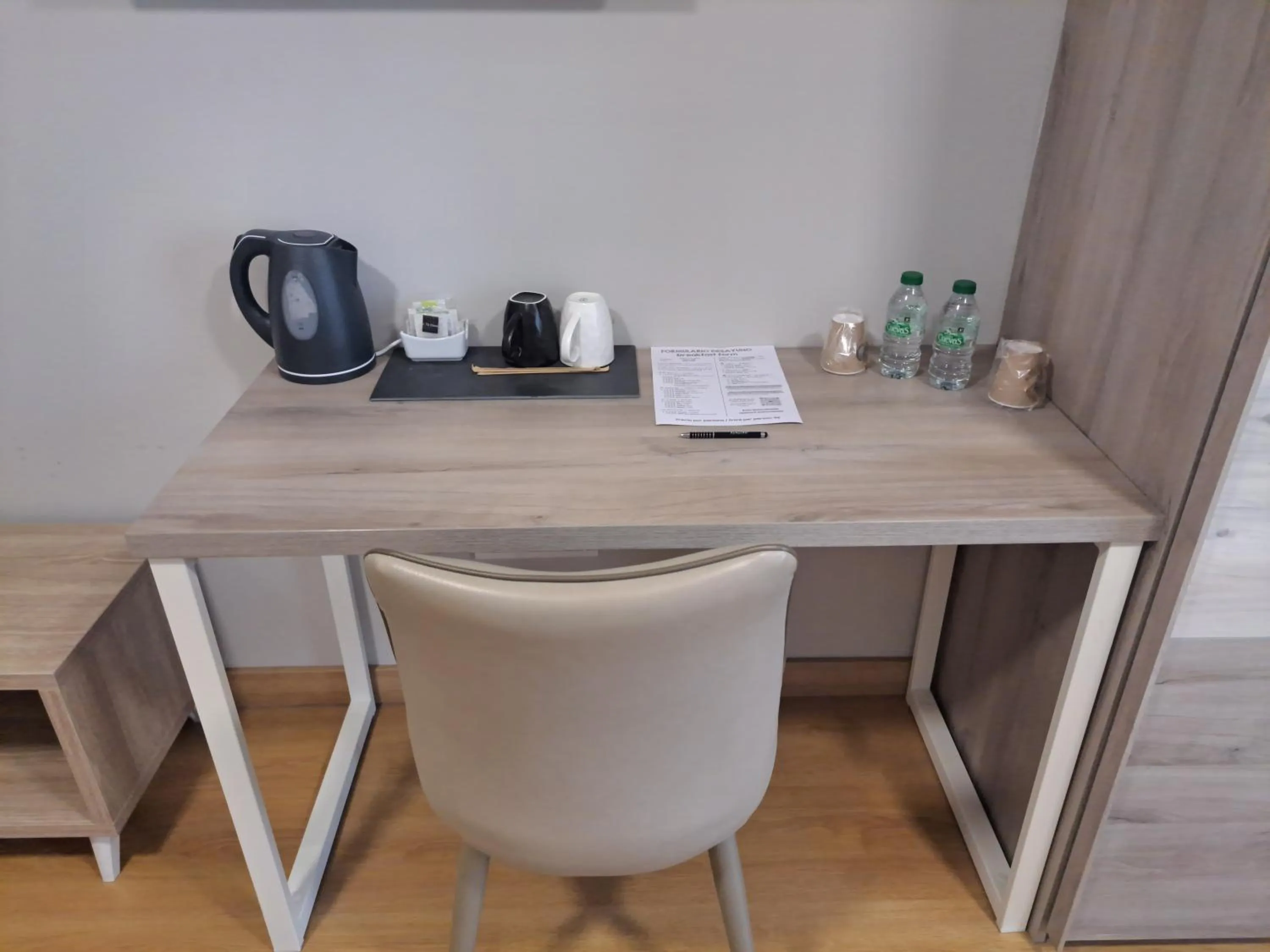 Coffee/tea facilities in Hotel Roquiño