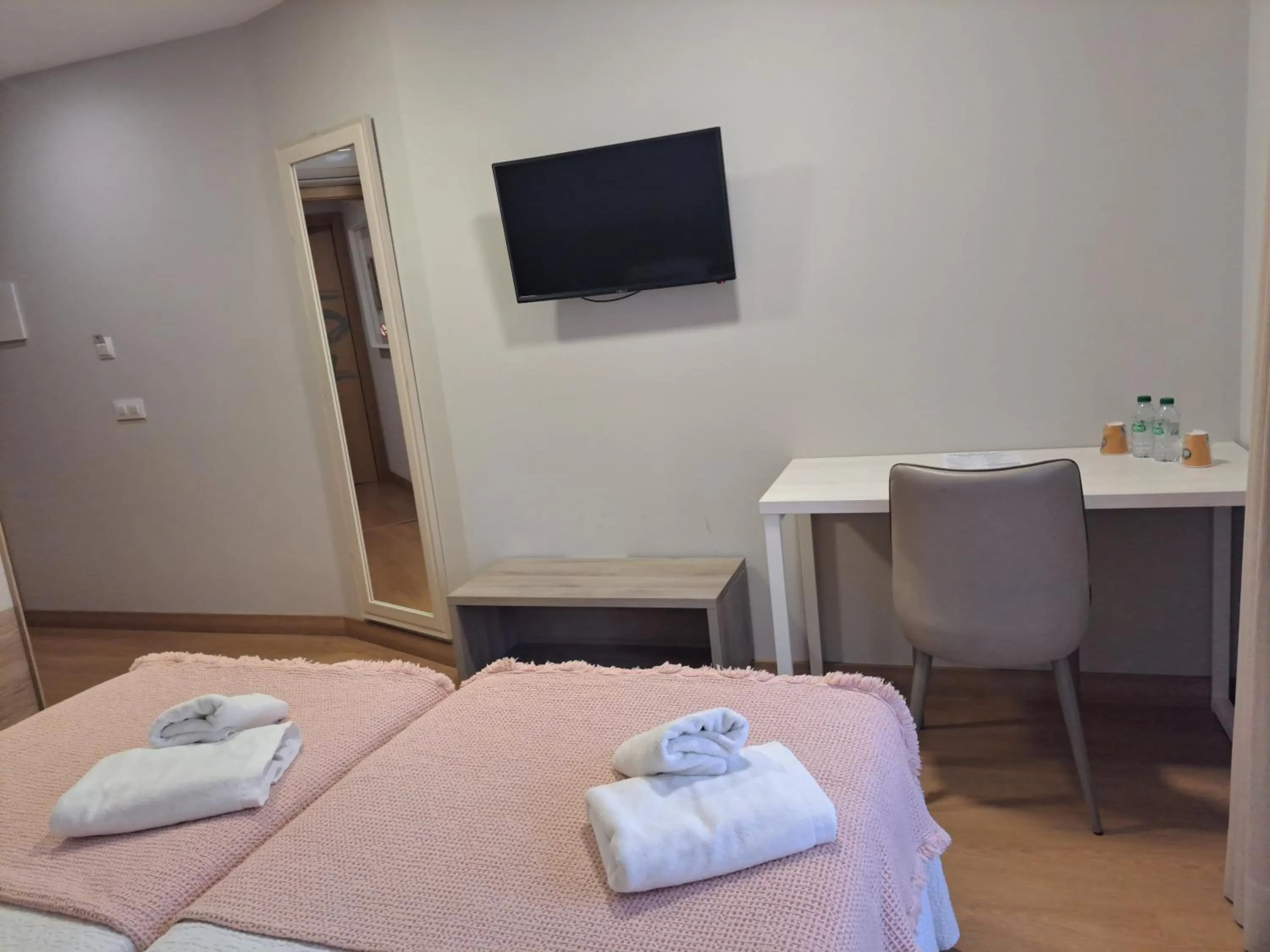 Photo of the whole room, Bed in Hotel Roquiño