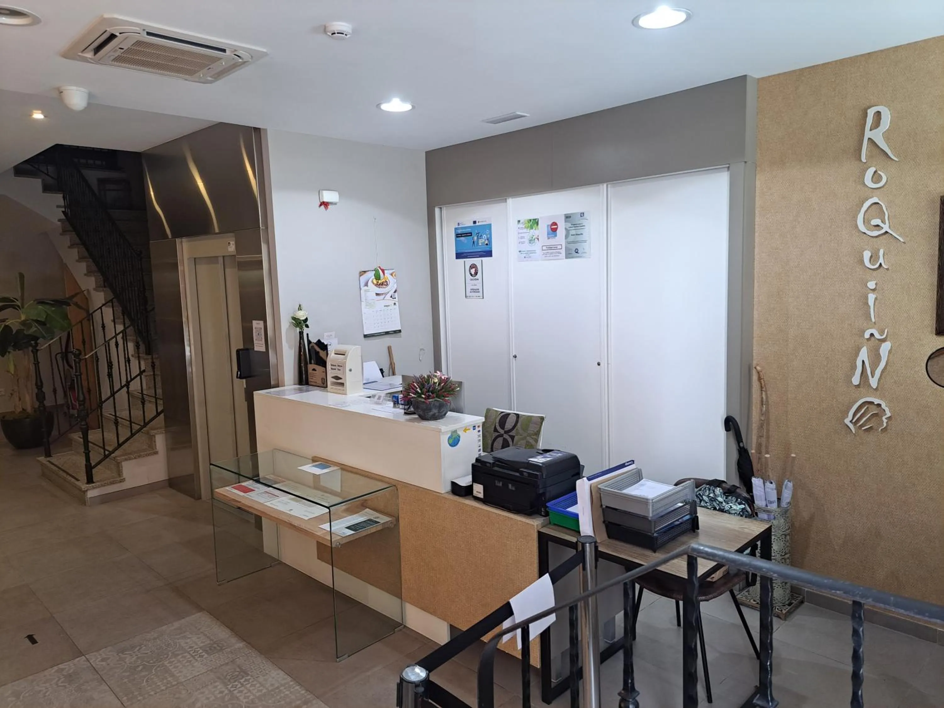 Lobby or reception in Hotel Roquiño