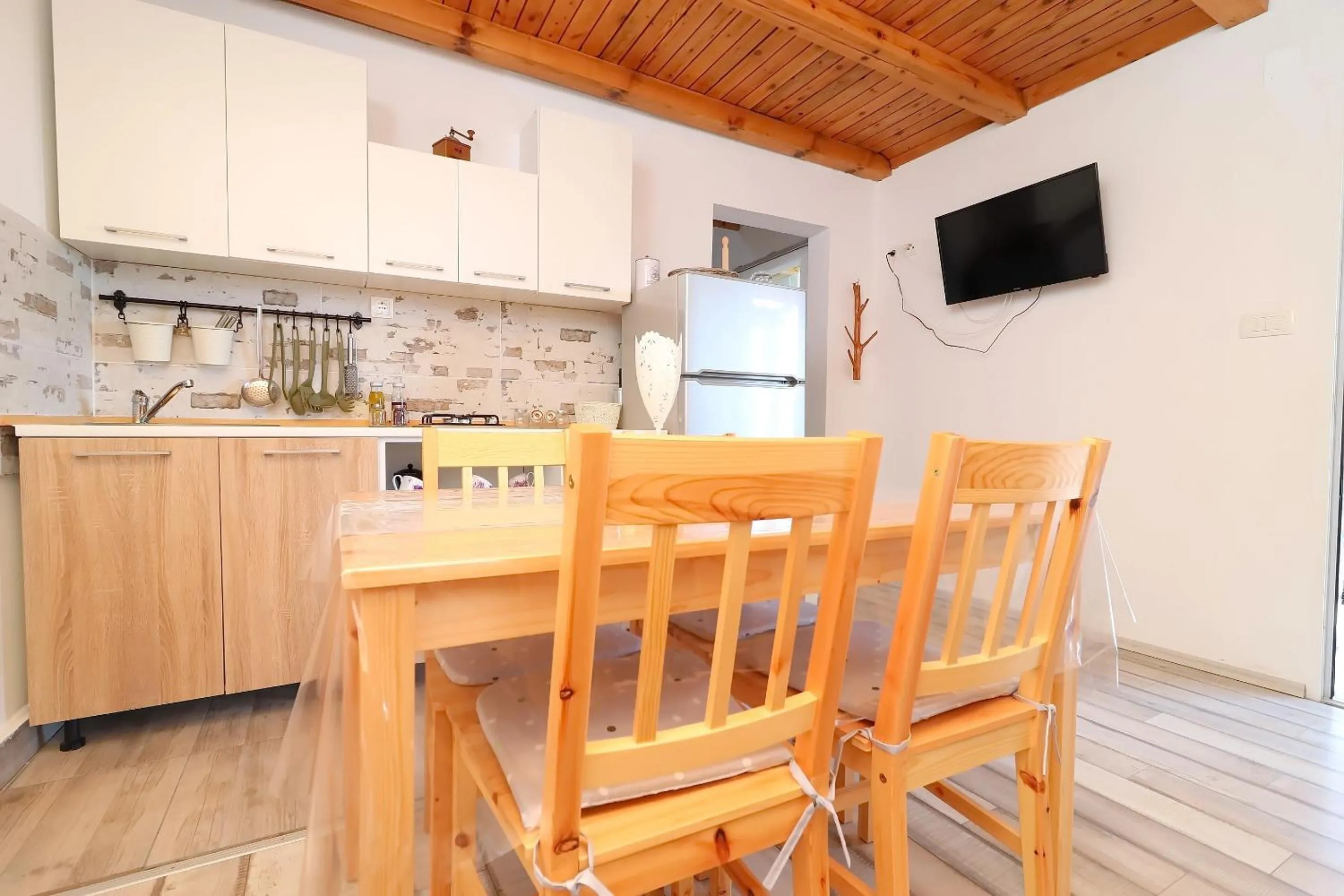 Dining area in Greenside Cottage Lumi