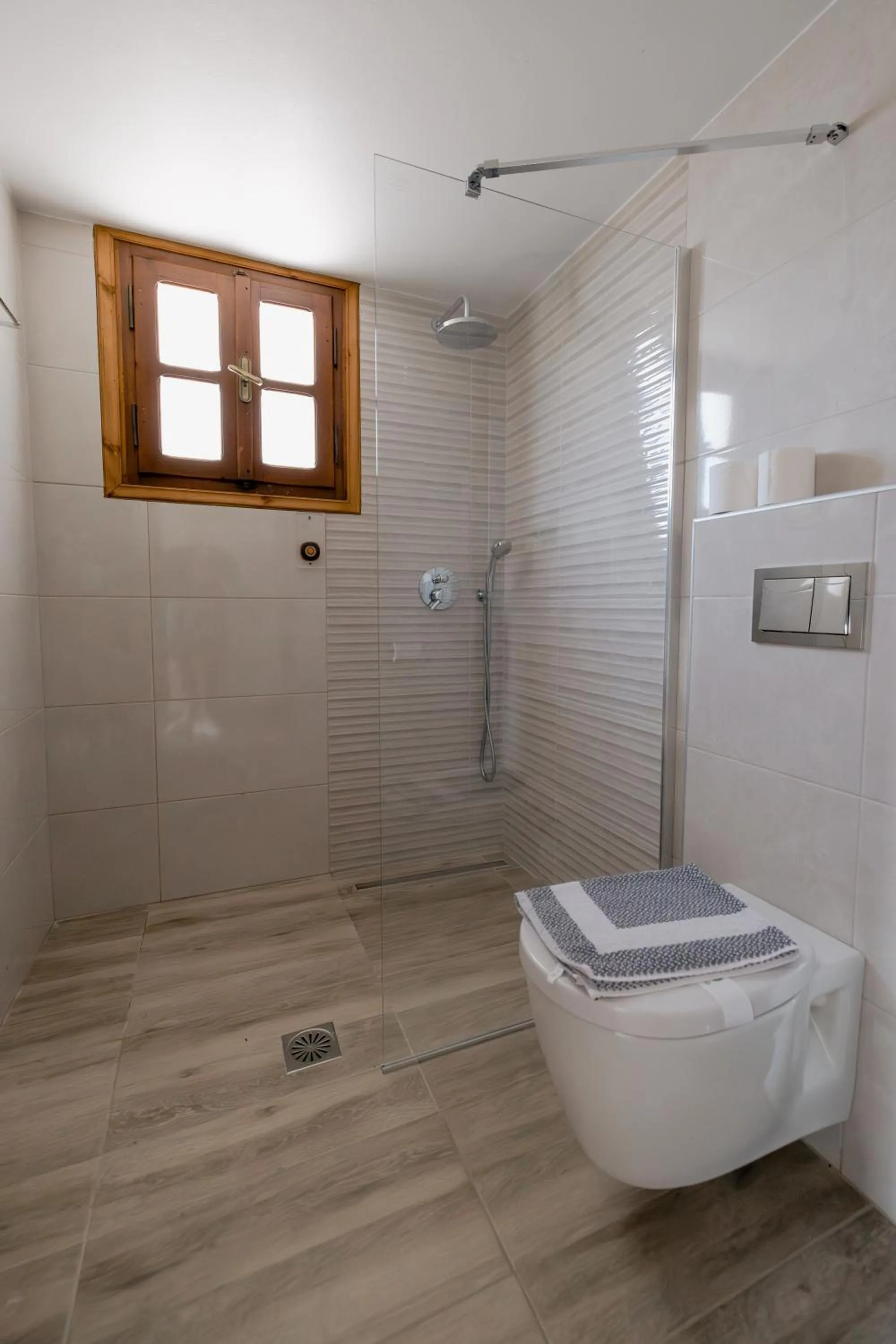 Shower in Opera House Hotel