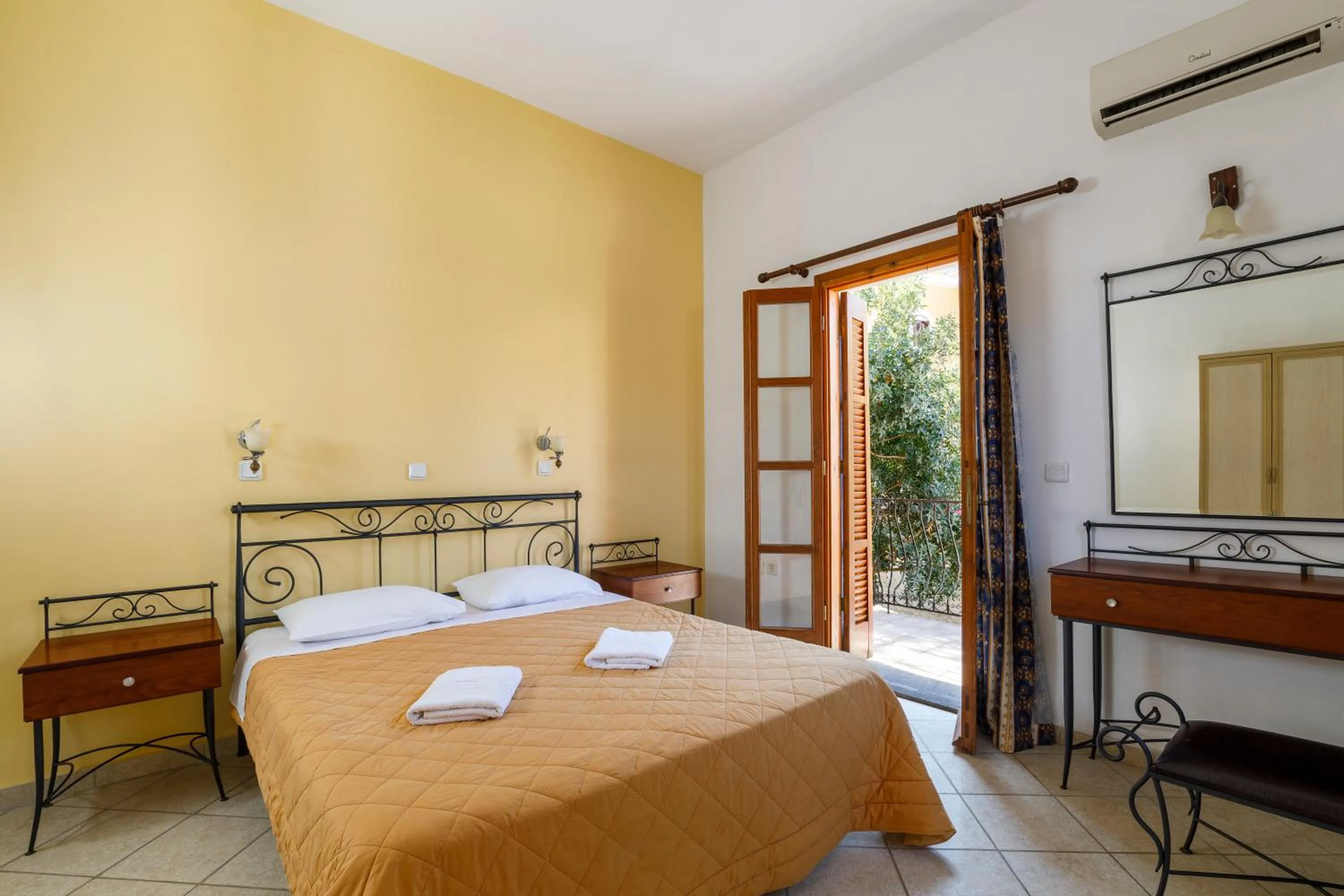 Bed in Opera House Hotel