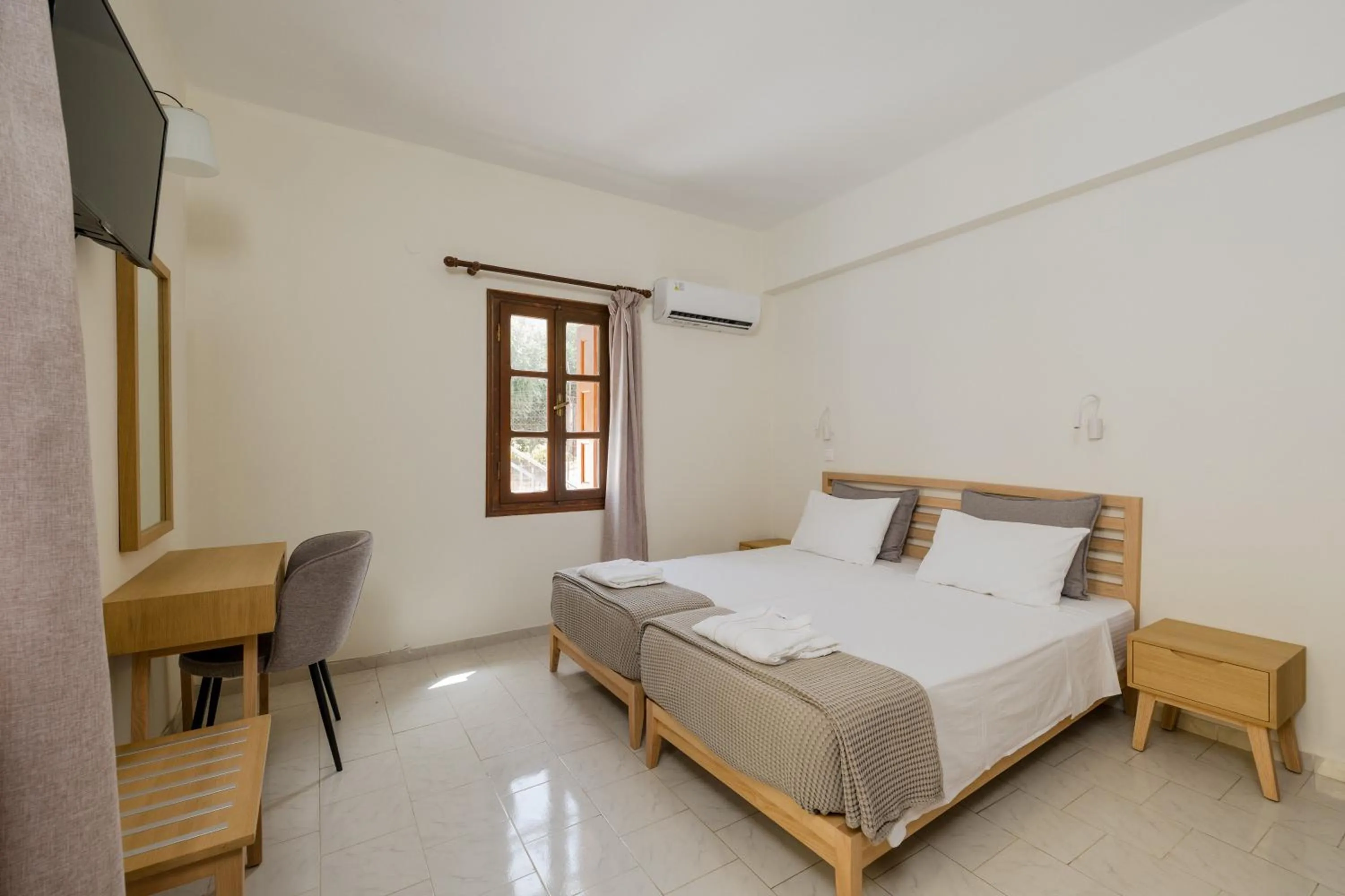 Bed in Opera House Hotel