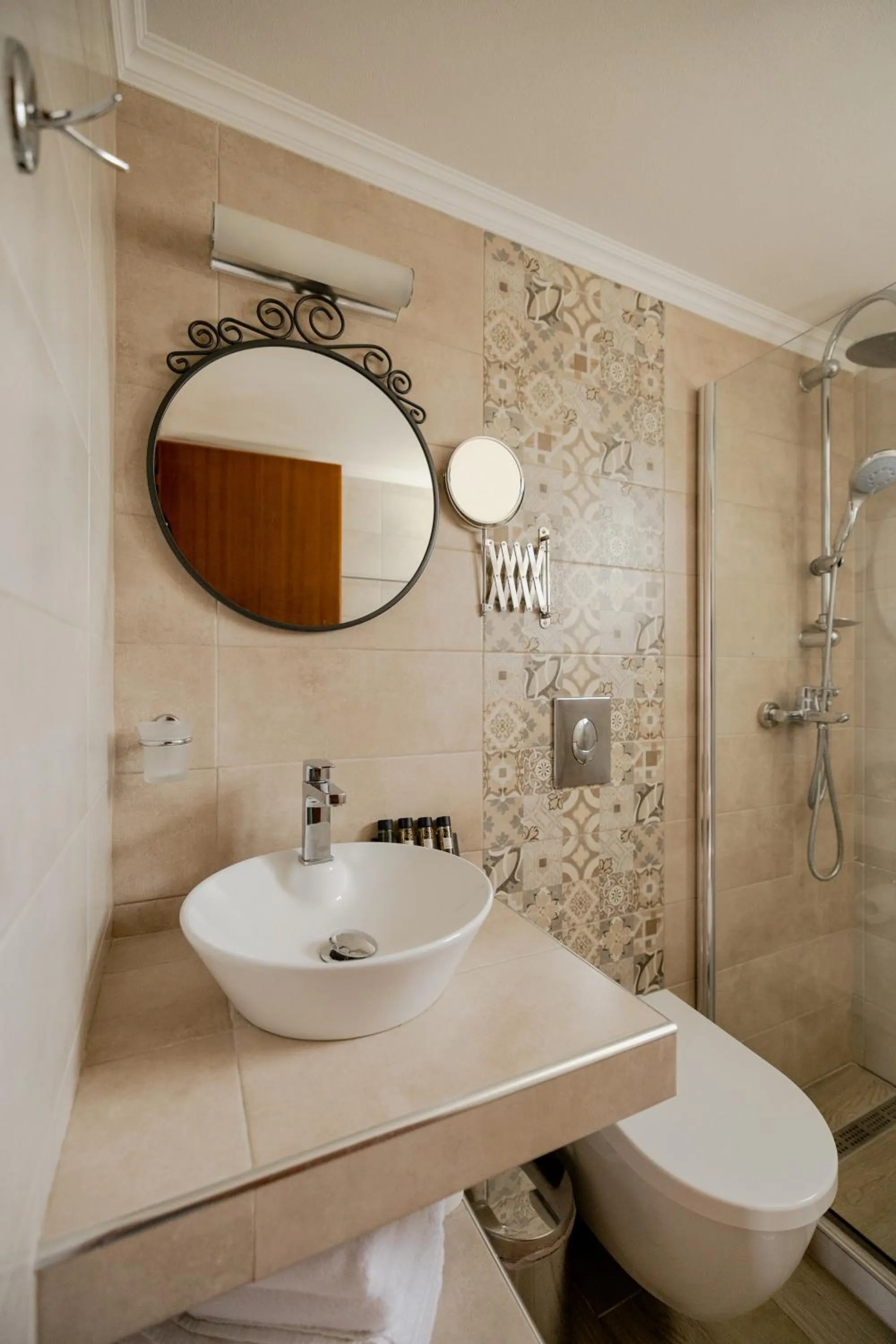 Shower in Opera House Hotel